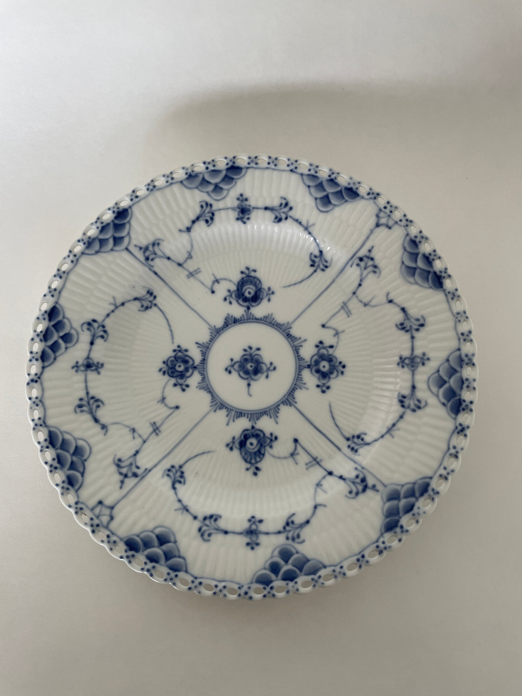 Royal Copenhagen Musselmalet Helblonde middagstallerken nr. 1/1085
