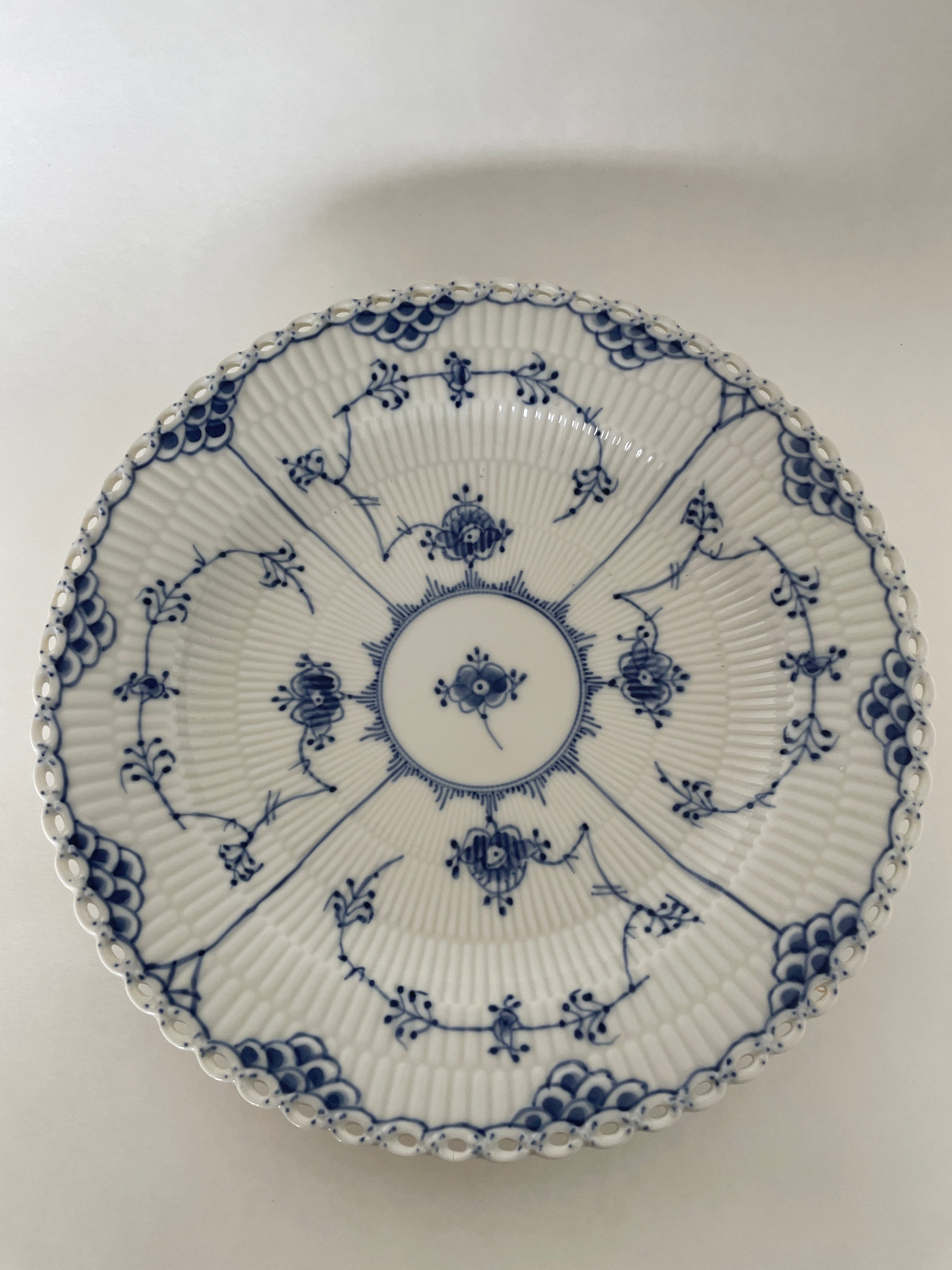 Royal Copenhagen Musselmalet Helblonde middagstallerken nr. 1/1084
