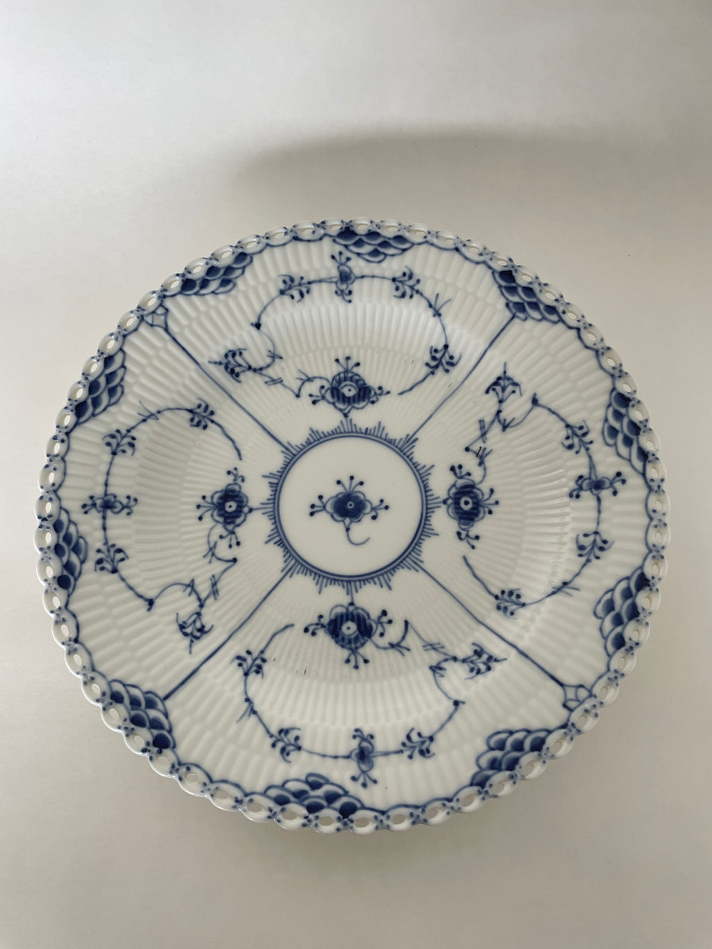 Royal Copenhagen Musselmalet Helblonde middagstallerken nr. 1/1084