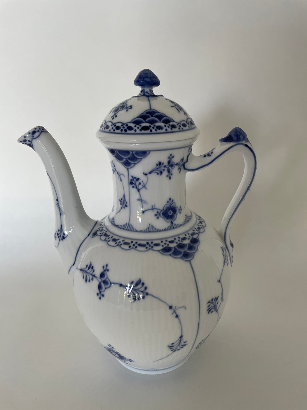 Royal Copenhagen Musselmalet Halvblonde kaffekande med låg nr. 1/519