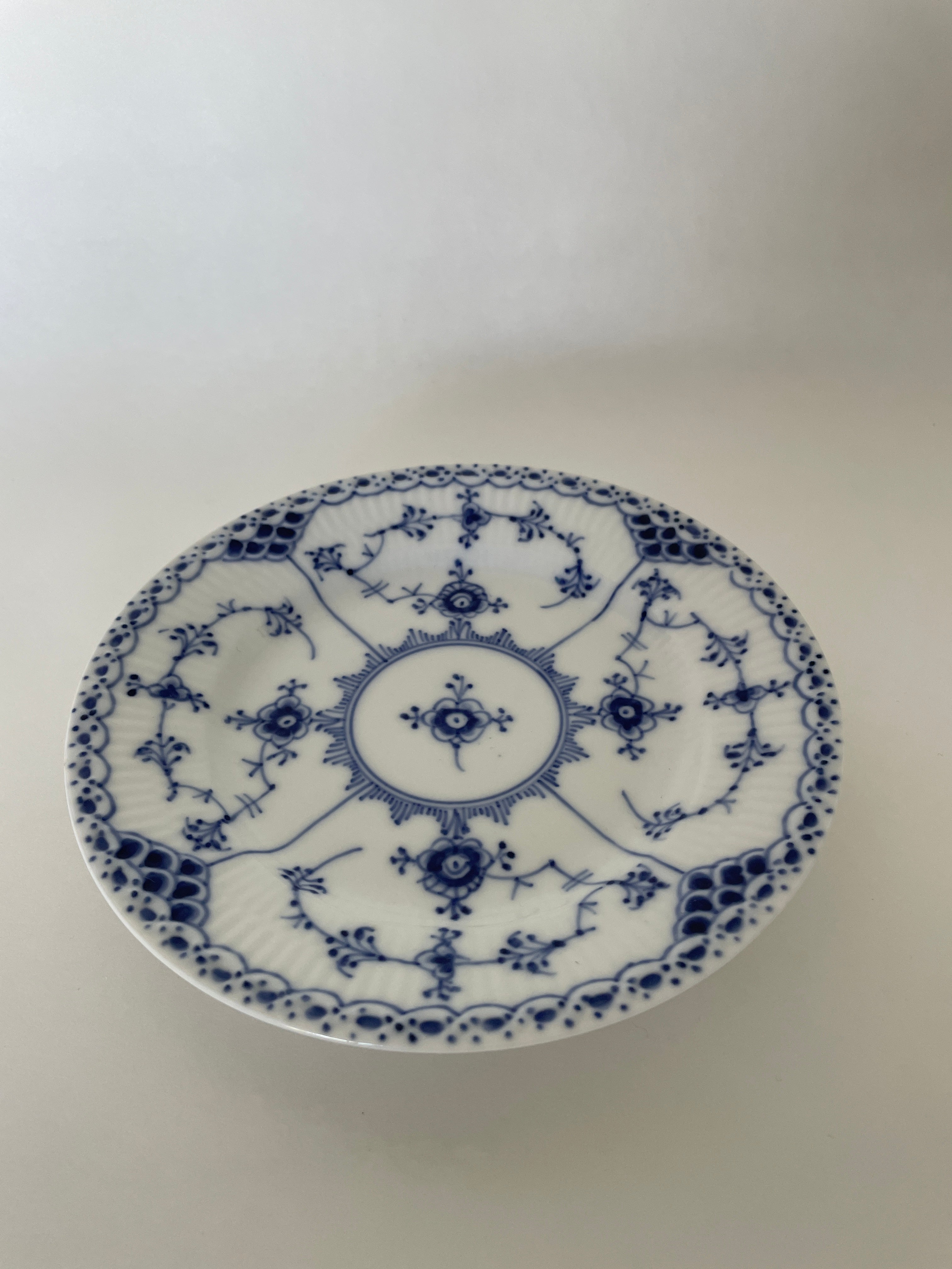 Royal Copenhagen Musselmalet Halvblonde kagetallerken nr. 1/575