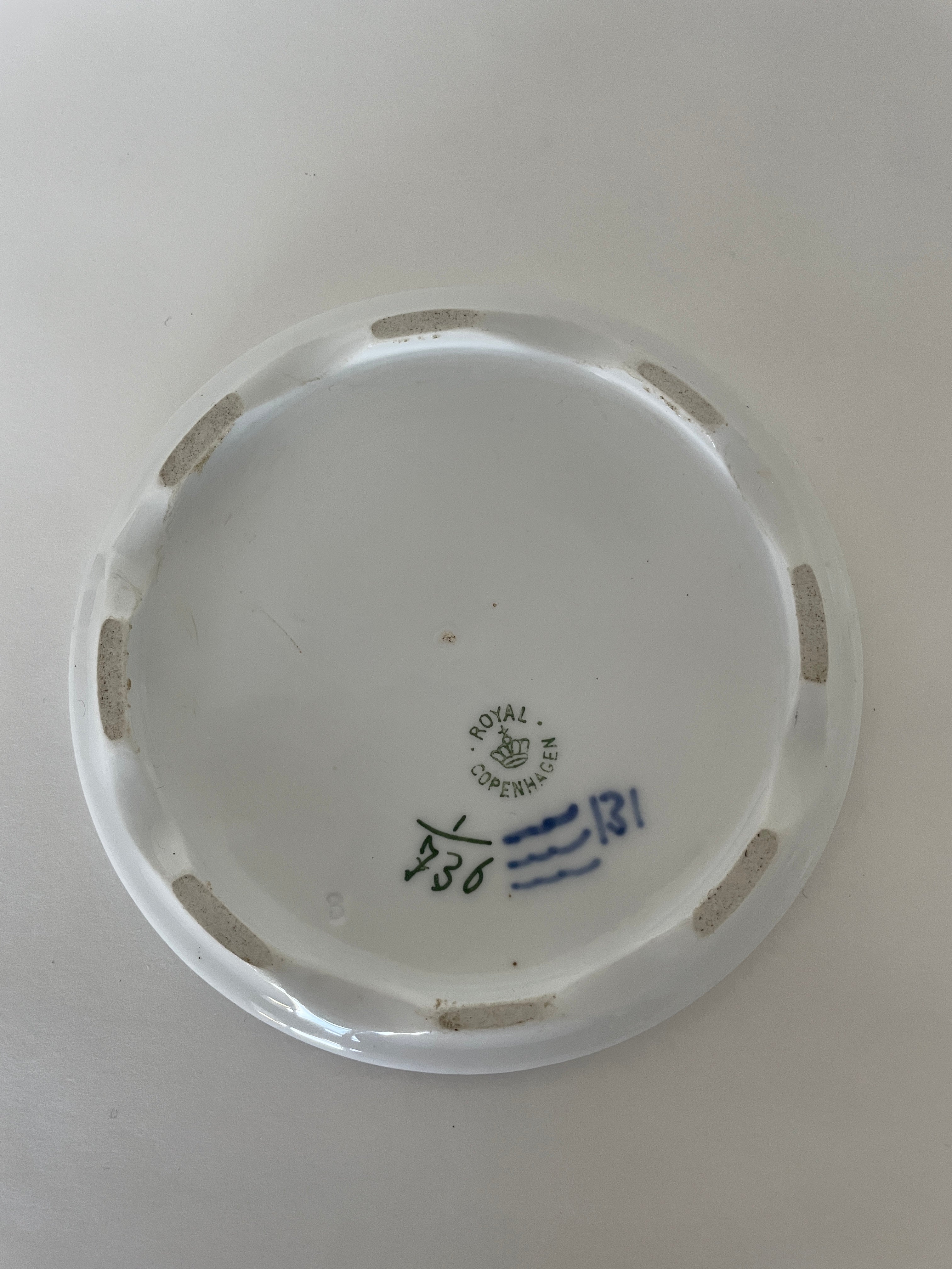 Royal Copenhagen Musselmalet Halvblonde bordskåner nr. 1/736