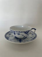Royal Copenhagen Musselmalet Halvblonde tekop med underkop nr. 1/525