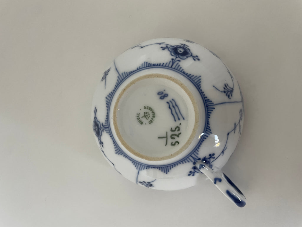 Royal Copenhagen Musselmalet Halvblonde tekop med underkop nr. 1/525