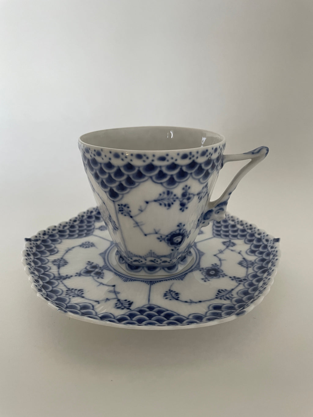 Royal Copenhagen Musselmalet Helblonde kaffekop med underkop djævlehoved nr. 1/1036