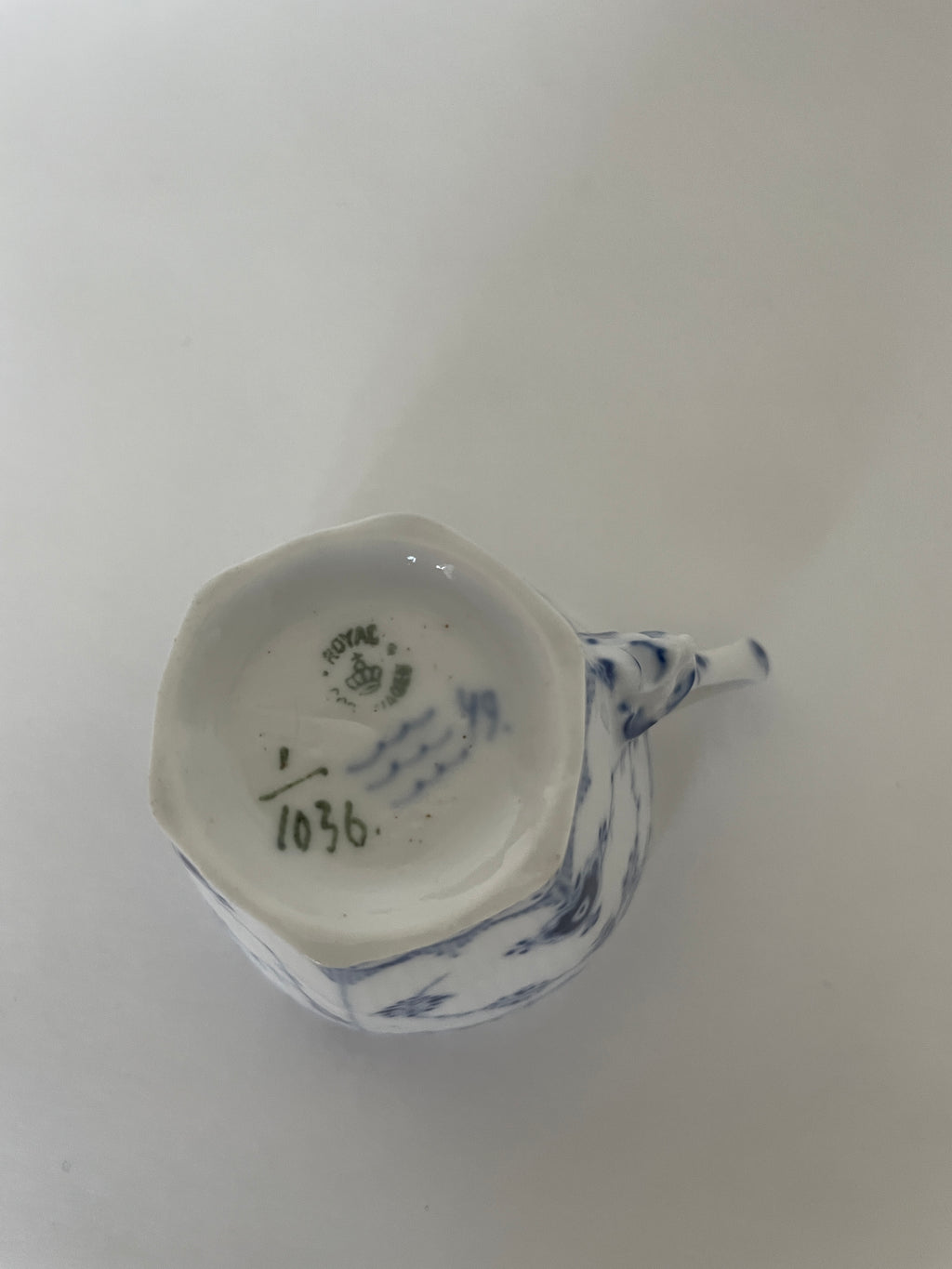 Royal Copenhagen Musselmalet Helblonde kaffekop med underkop djævlehoved nr. 1/1036