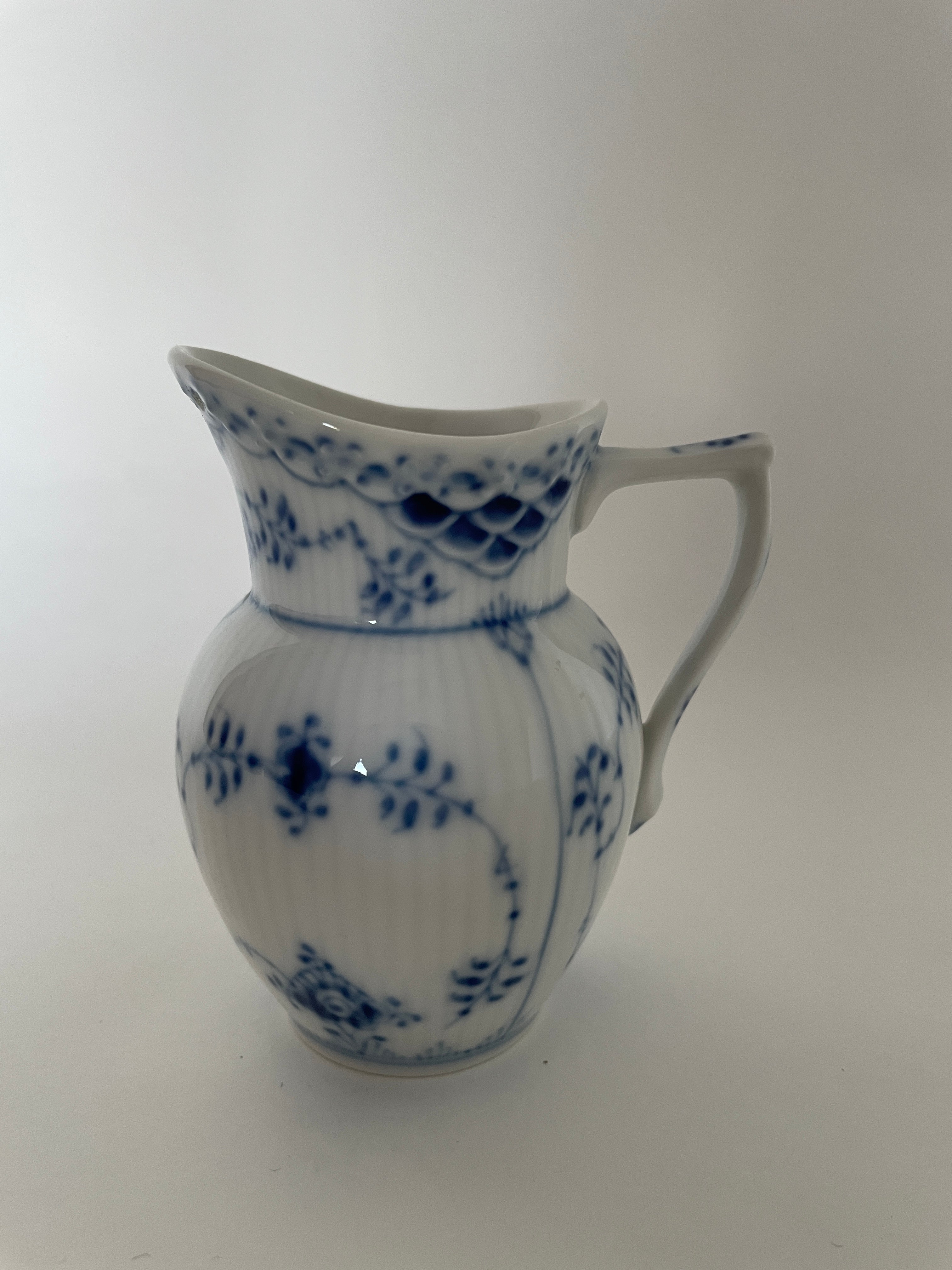 Royal Copenhagen Musselmalet Halvblonde flødekande nr. 1/522