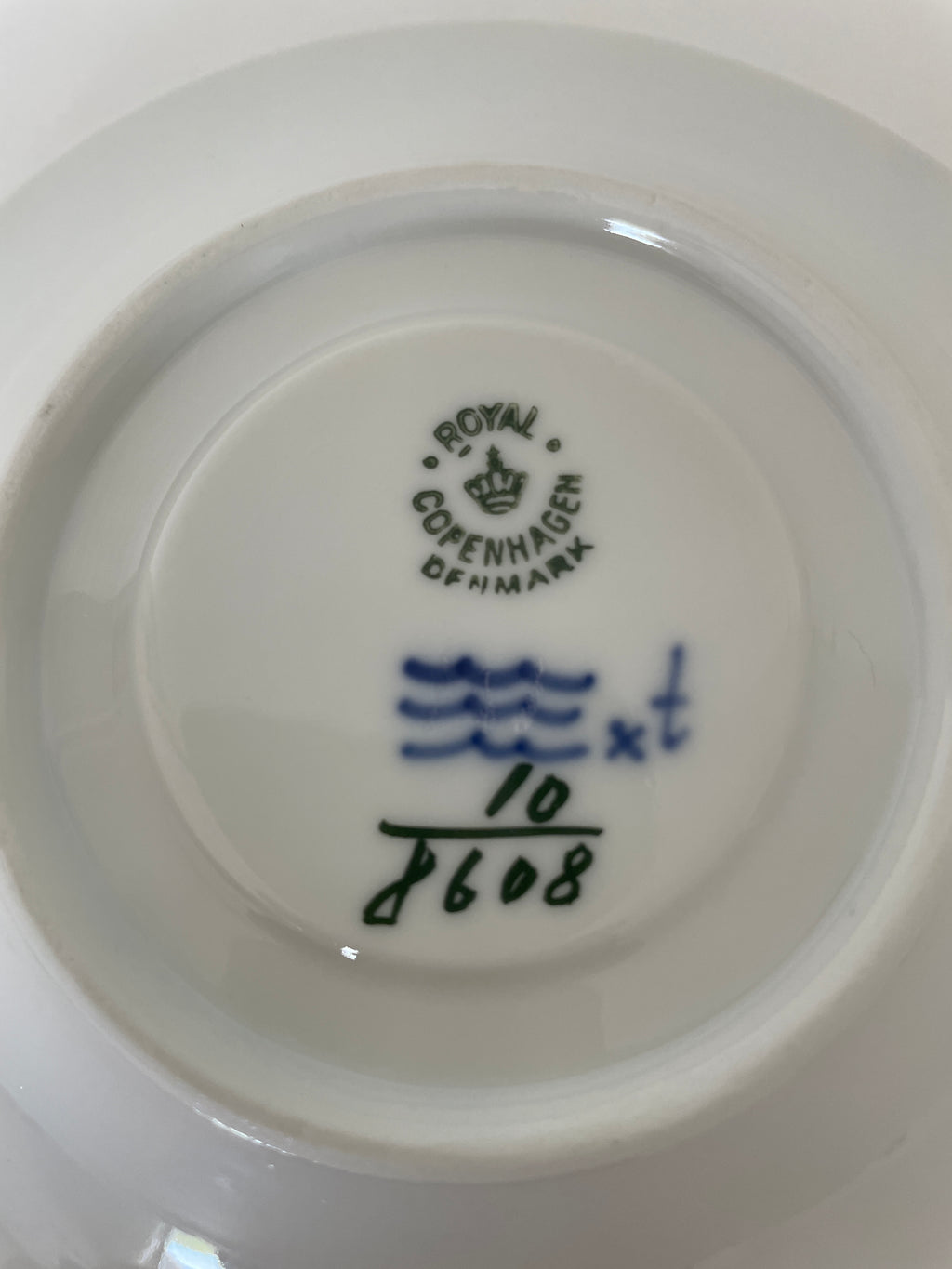 Royal Copenhagen Blå Blomst Kantet kaffekop med underkop nr. 10/8608
