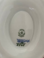 Royal Copenhagen Blå Blomst Kantet saucenæb med fast underfad nr. 10/8068