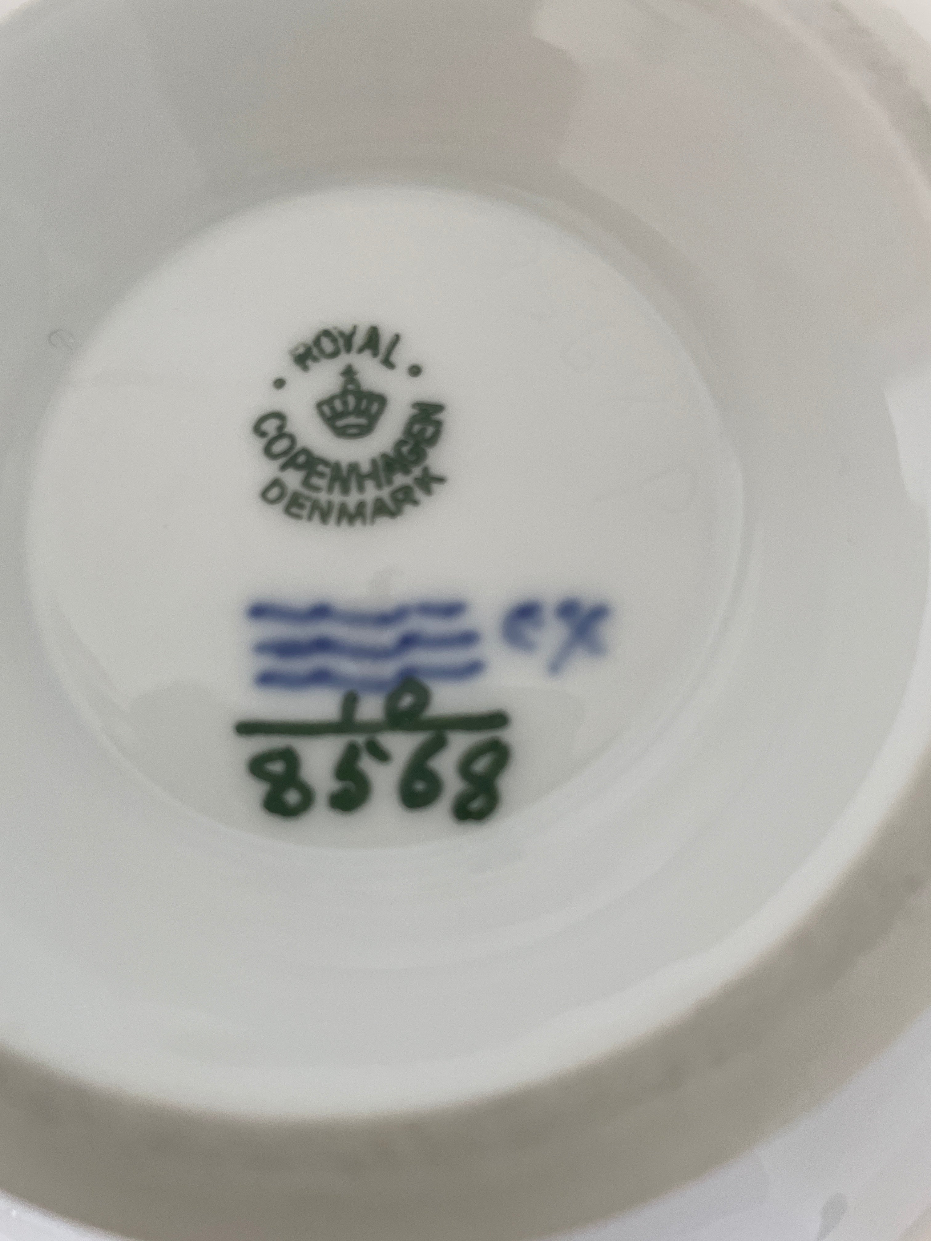 Royal Copenhagen Blå Blomst Kantet kageopsats på fod nr. 10/8568