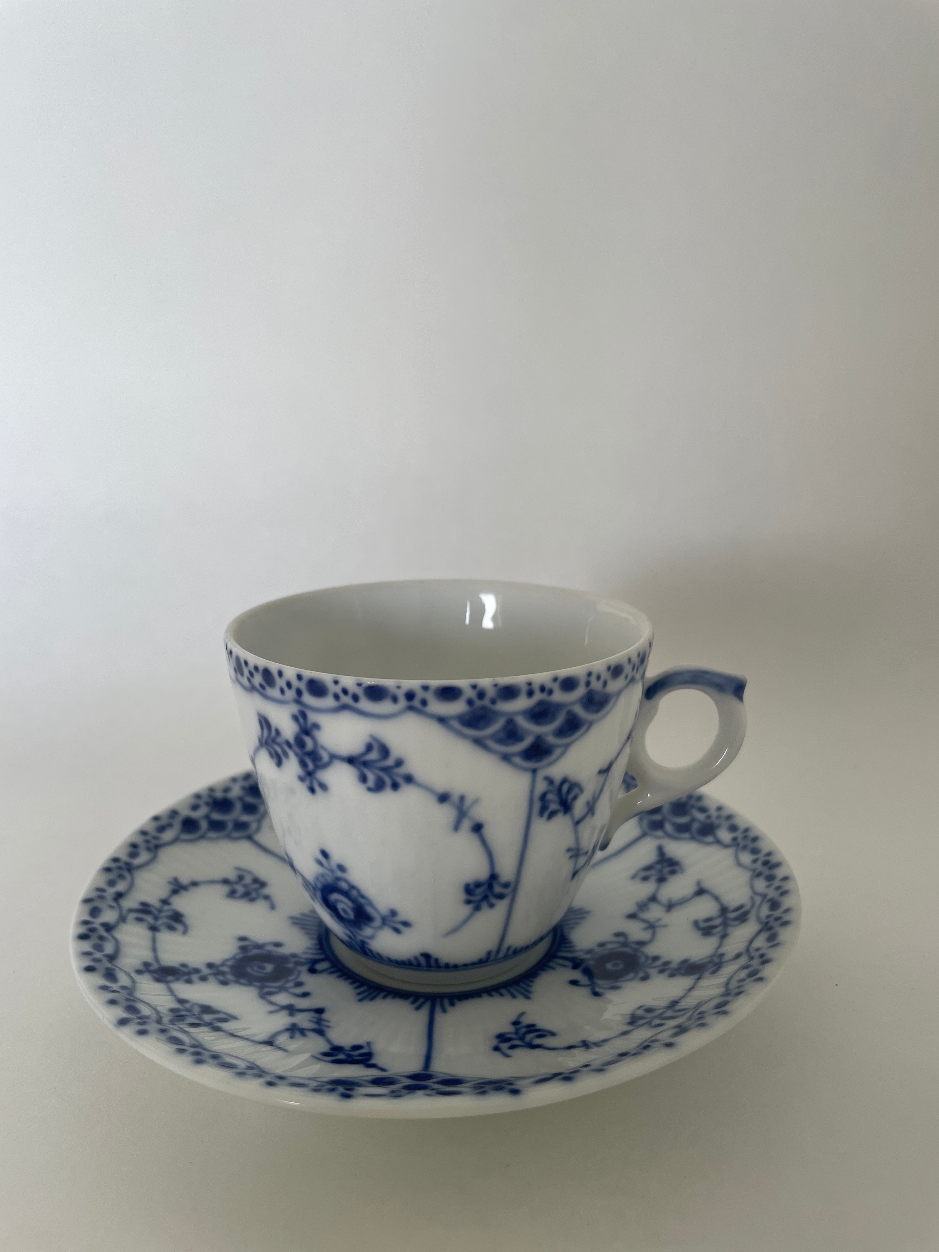 Royal Copehnhagen Musselmalet Halvblonde kaffekop med underkop nr. 1/719