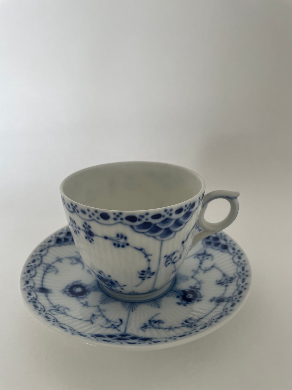 Royal Copenhagen Musselmalet Halvblonde kaffekop med underkop nr. 1/756