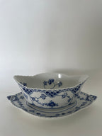 Royal Copenhagen Musselmalet Helblonde sauceskål med fast fod nr. 1/1105