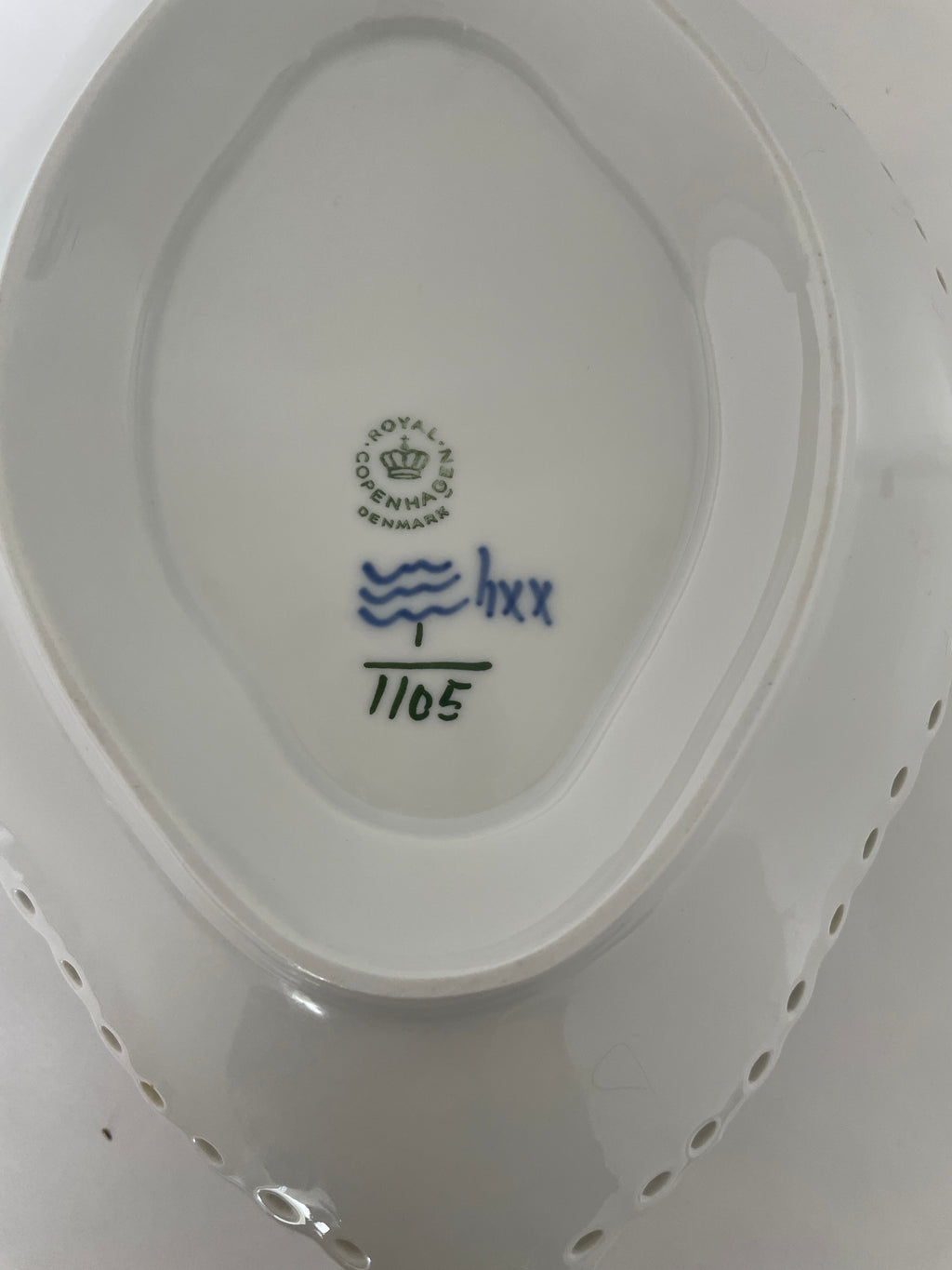 Royal Copenhagen Musselmalet Helblonde sauceskål med fast fod nr. 1/1105