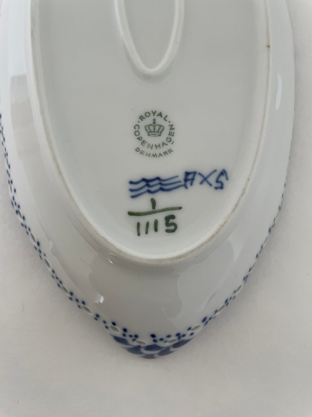 Royal Copenhagen Musselmalet Helblonde fad nr. 1/1115