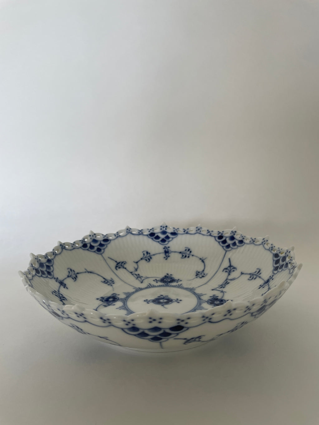 Royal Copenhagen Musselmalet Helblonde skål nr. 1/1018