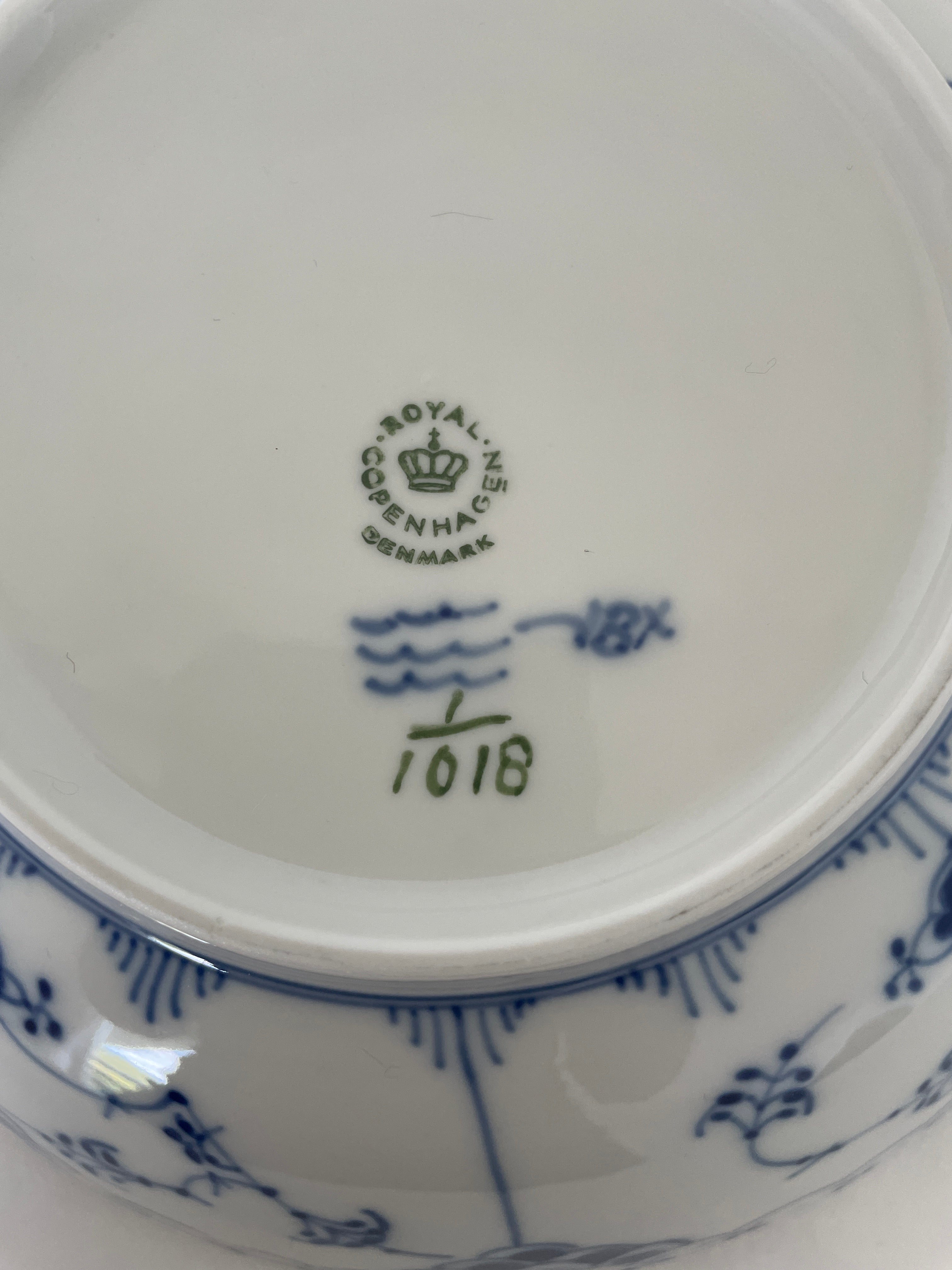 Royal Copenhagen Musselmalet Helblonde skål nr. 1/1018
