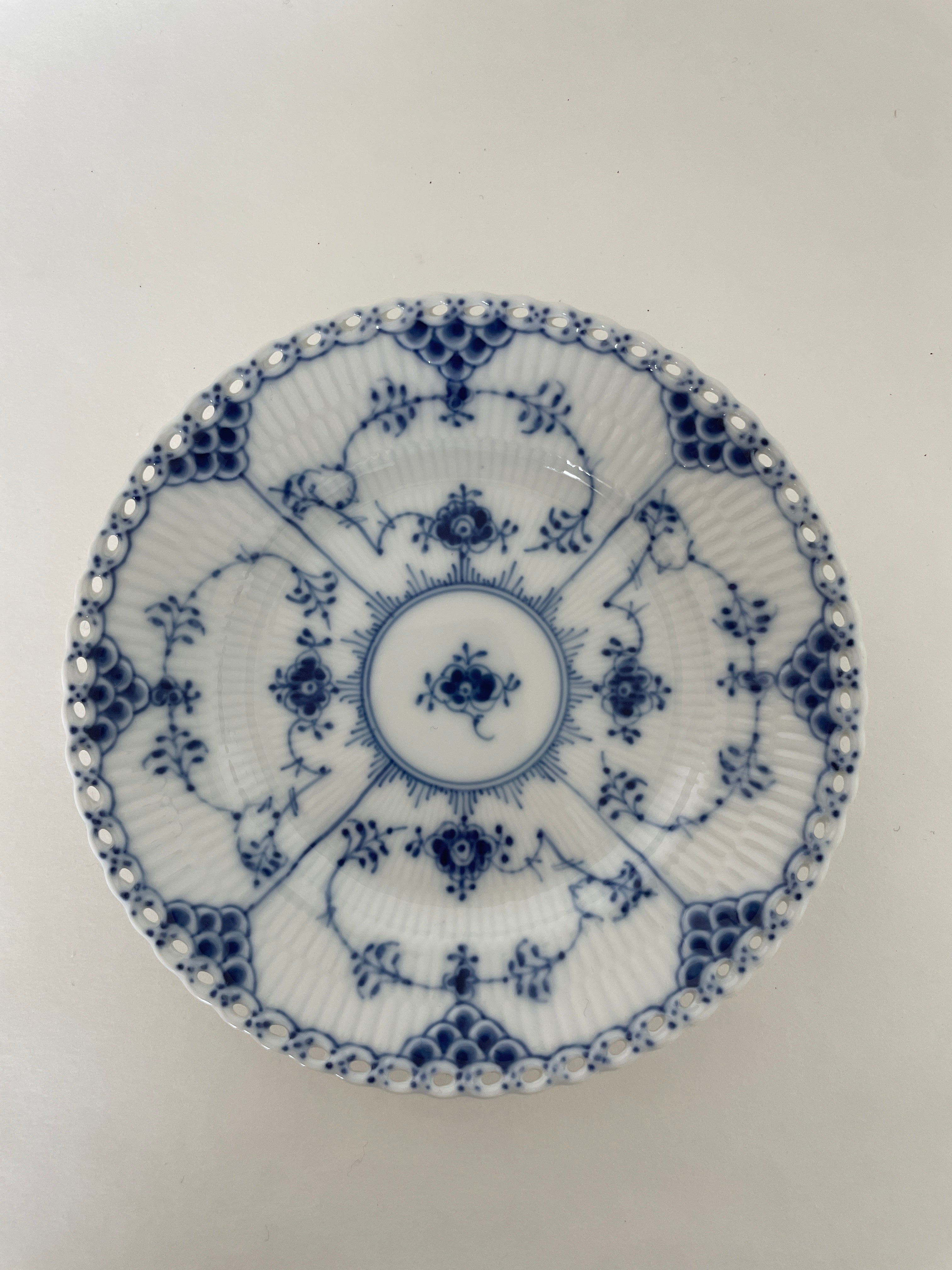 Royal Copenhagen Musselmalet Helblonde kagetallerken nr. 1/1088