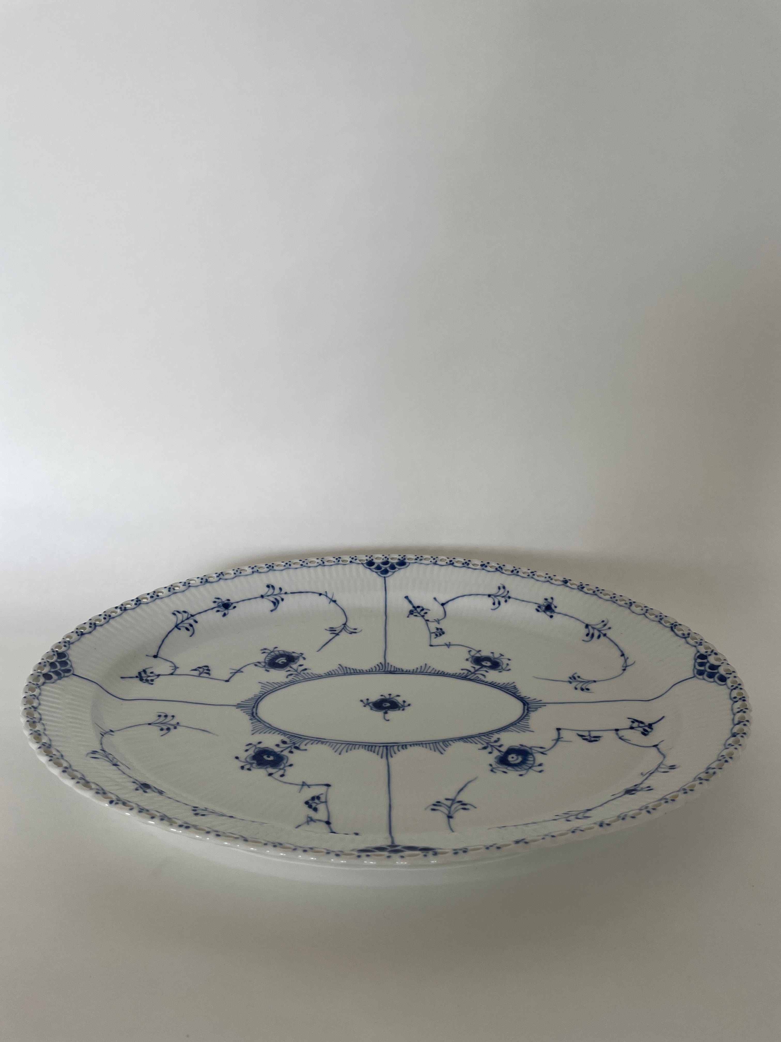 Royal Copenhagen Musselmalet Helblonde stort stegefad nr. 1/1149