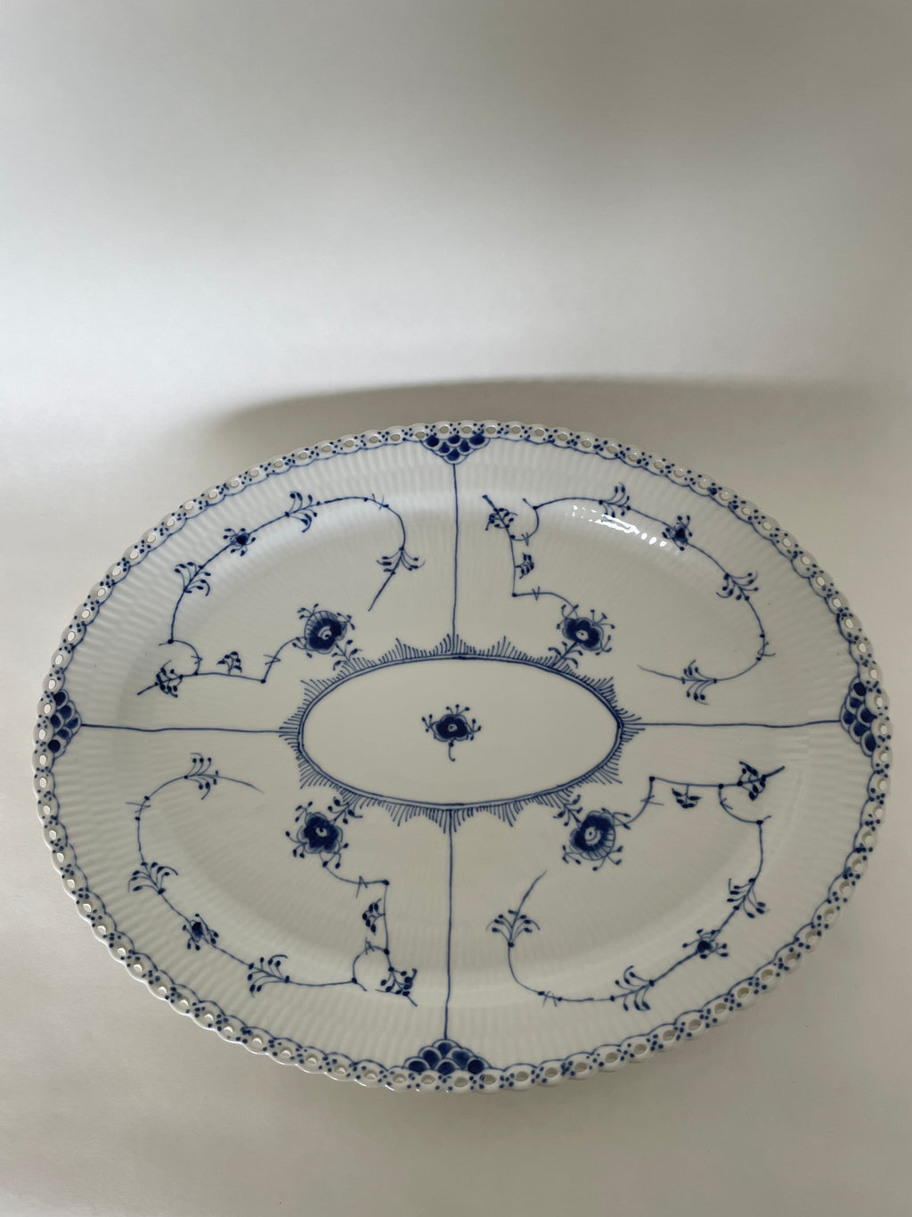 Royal Copenhagen Musselmalet Helblonde stort stegefad nr. 1/1149
