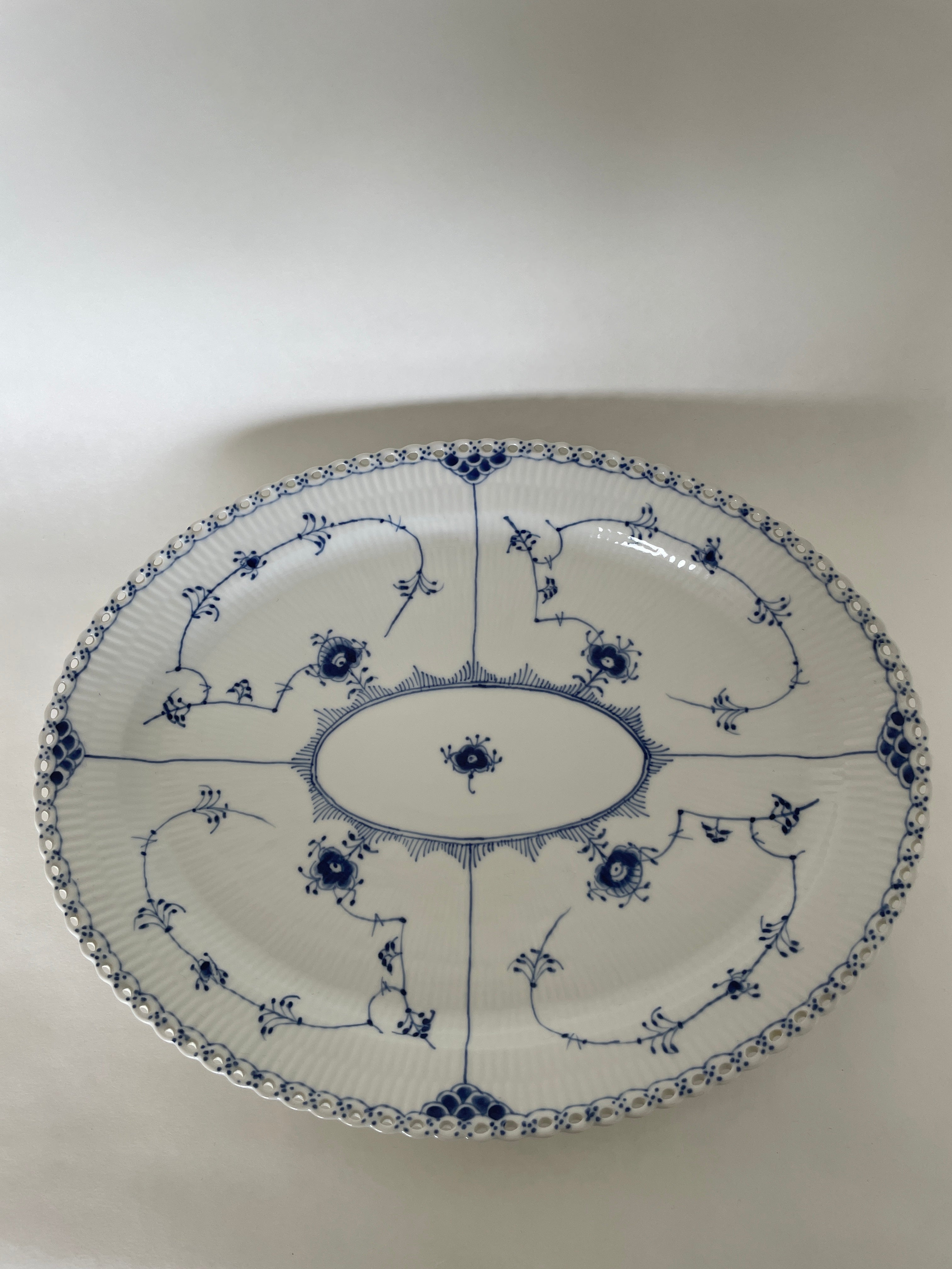 Royal Copenhagen Musselmalet Helblonde stort stegefad nr. 1/1149