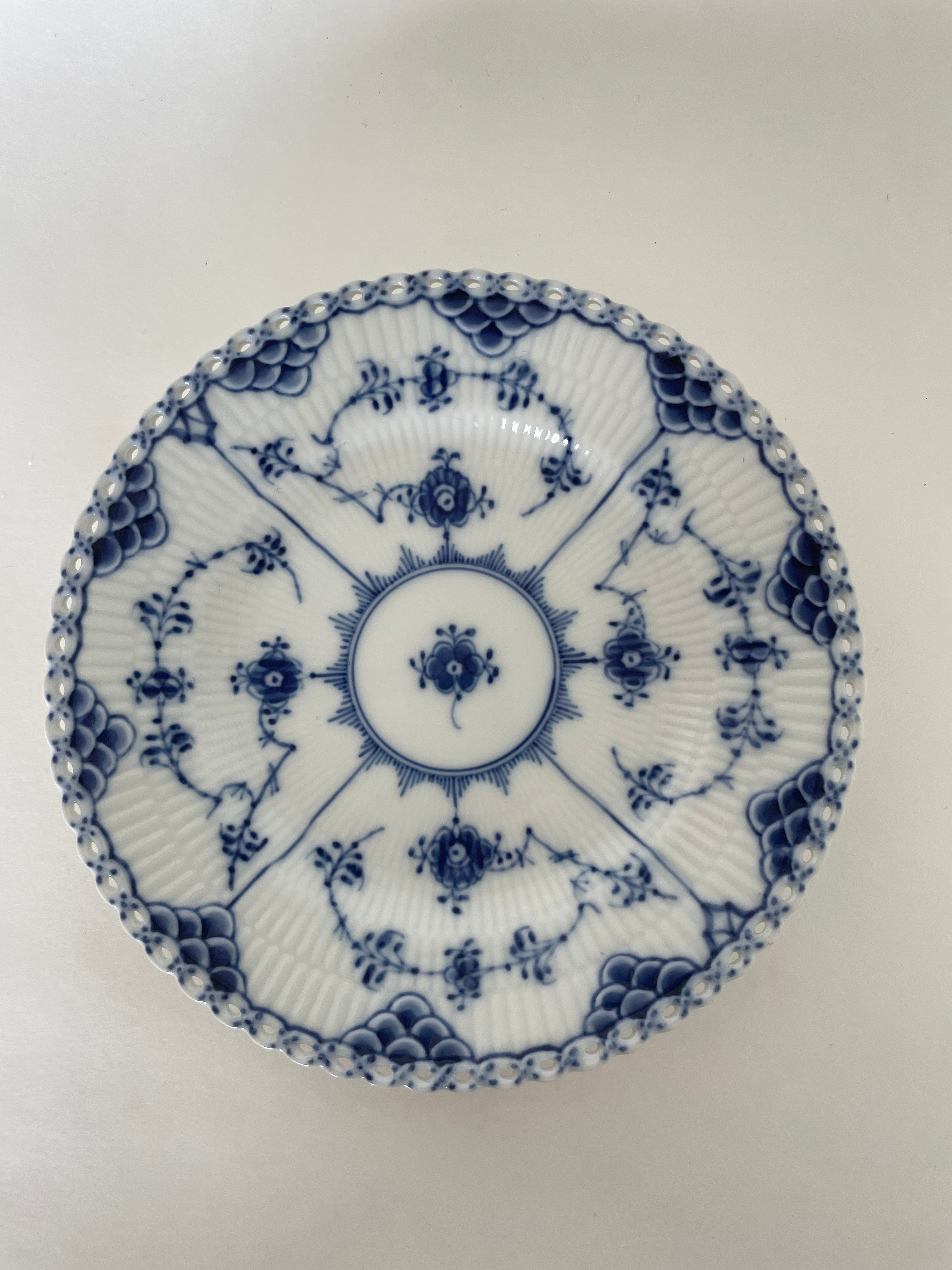 Royal Copenhagen Musselmalet Helblonde kagetallerken nr. 1/1087