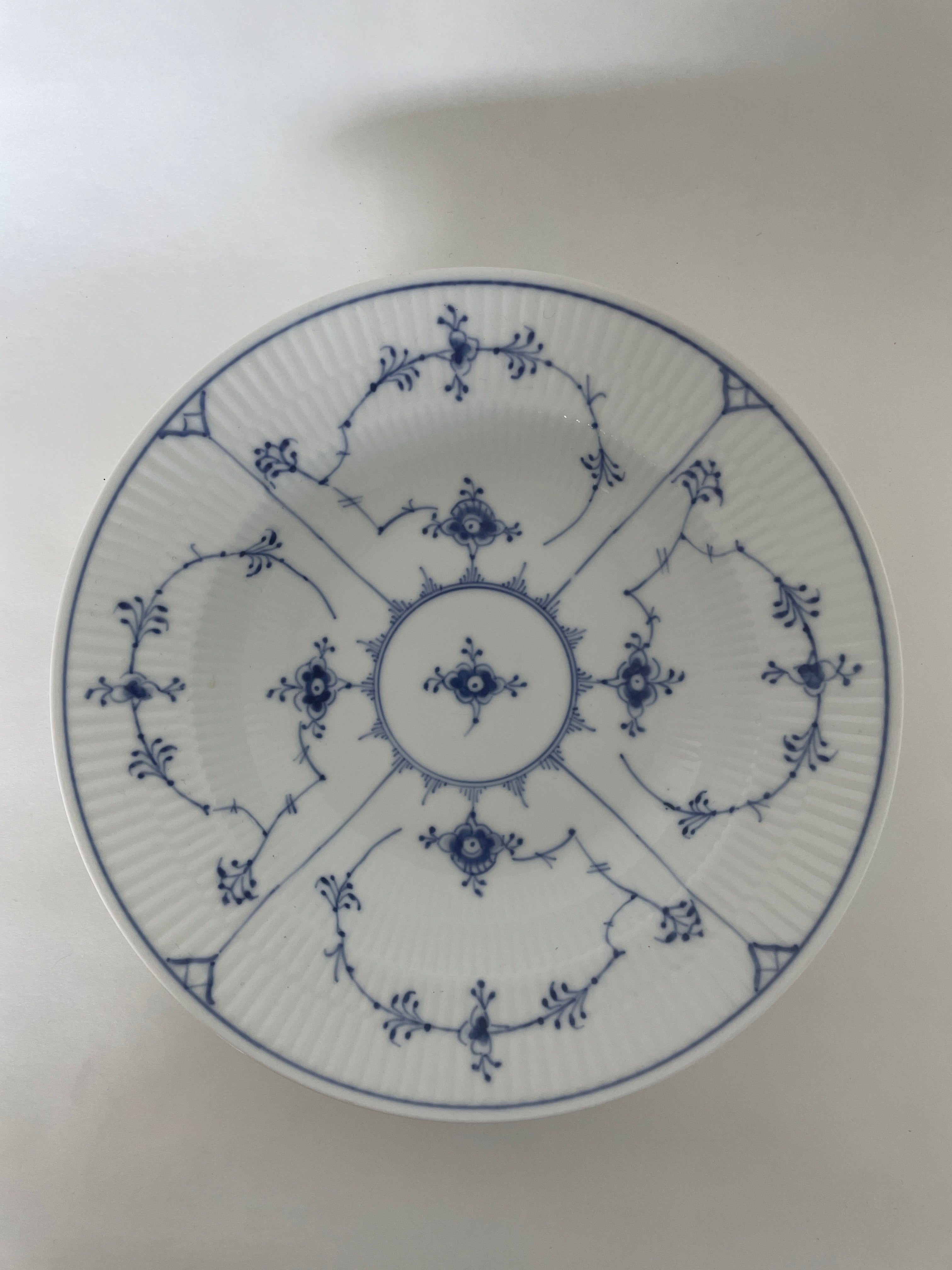 Royal Copenhagen Musselmalet Riflet dyb tallerken nr. 1/167