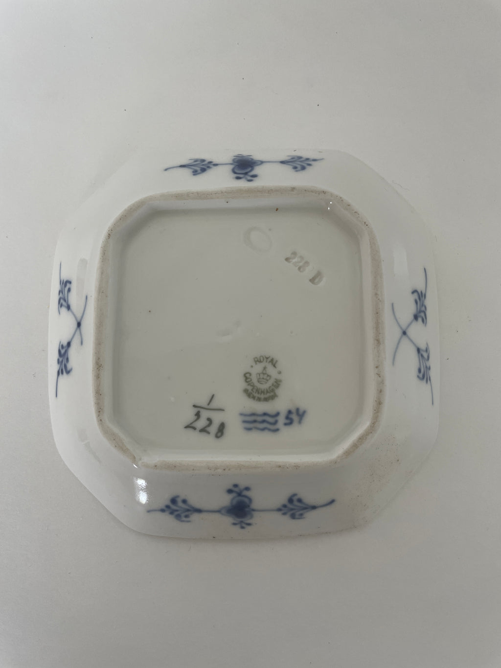Royal Copenhagen Musselmalet Riflet sættefad nr. 1/228