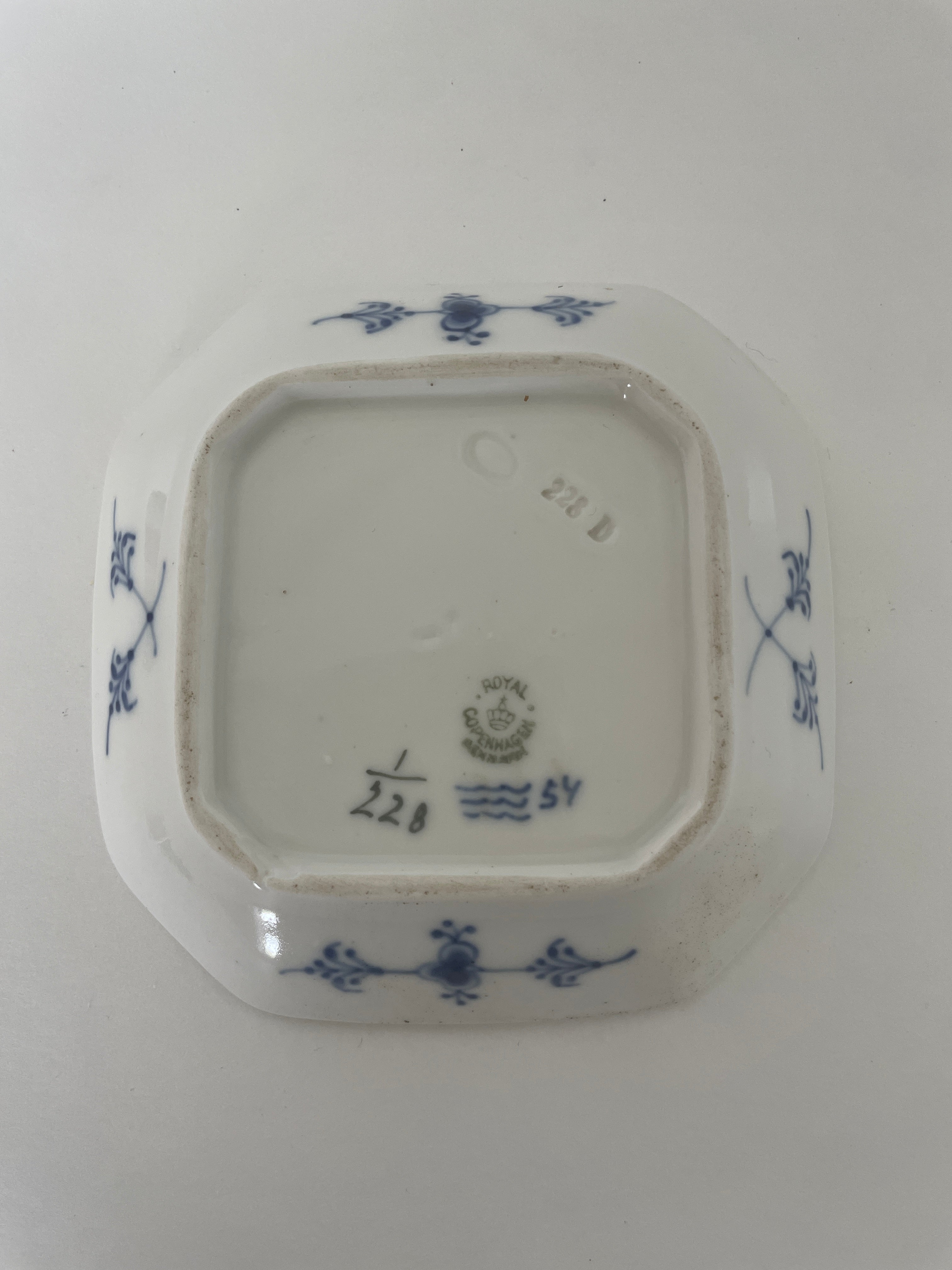 Royal Copenhagen Musselmalet Riflet sættefad nr. 1/228