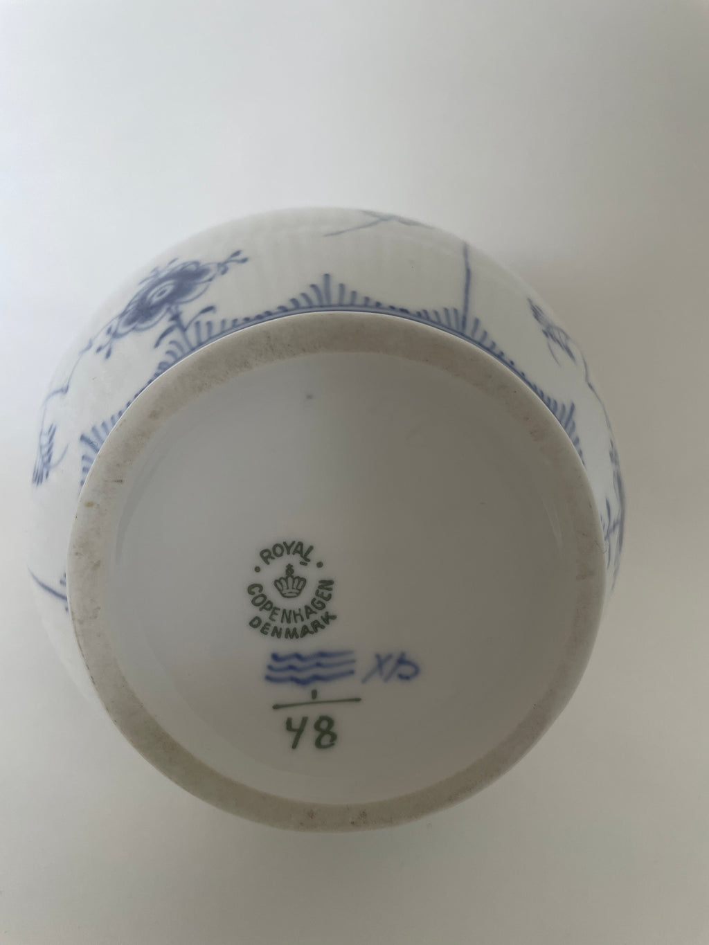 Royal Copenhagen Musselmalet Riflet kaffekande nr. 1/48