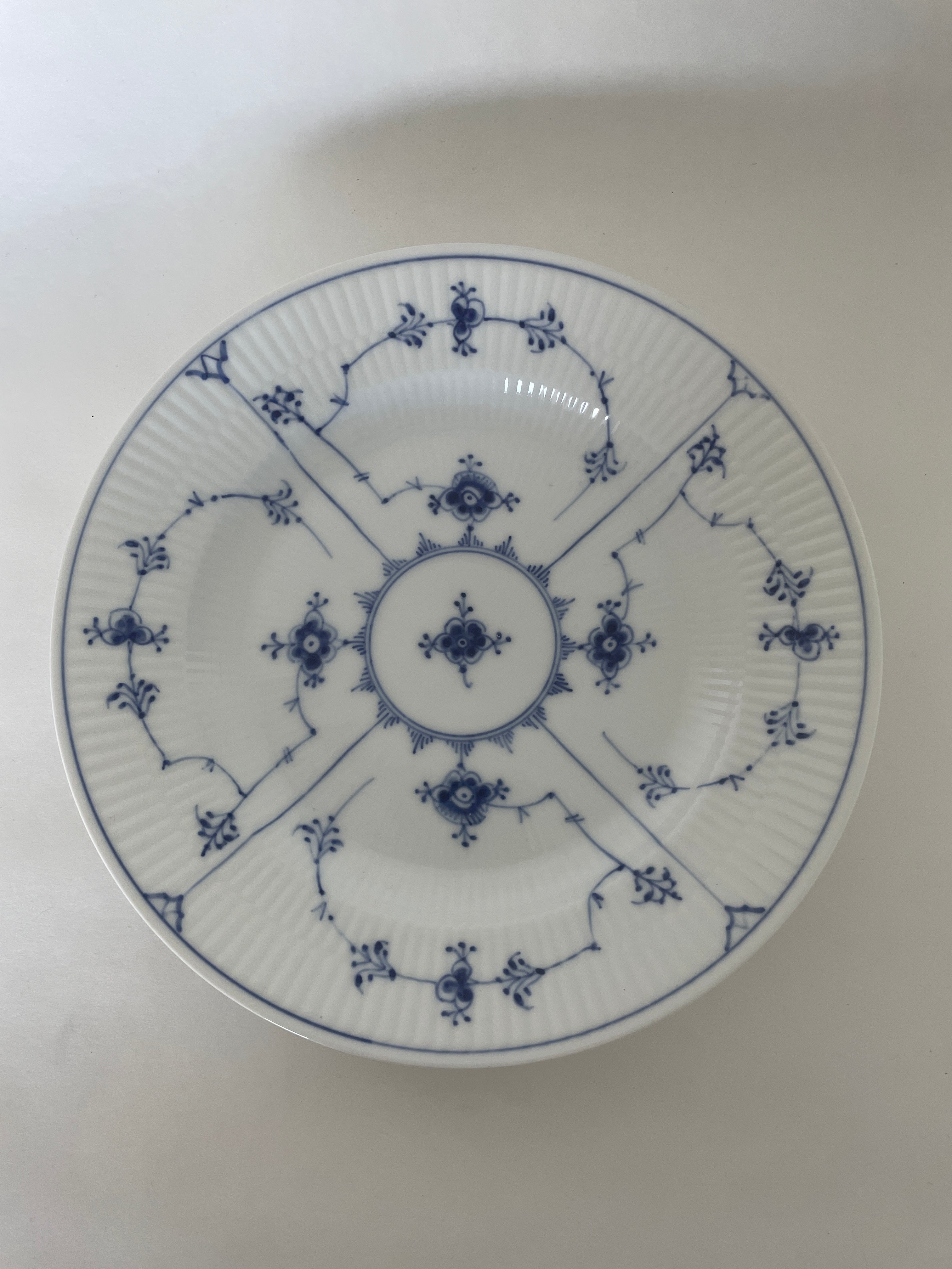 Royal Copenhagen Musselmalet Riflet spisetallerken nr. 1/176