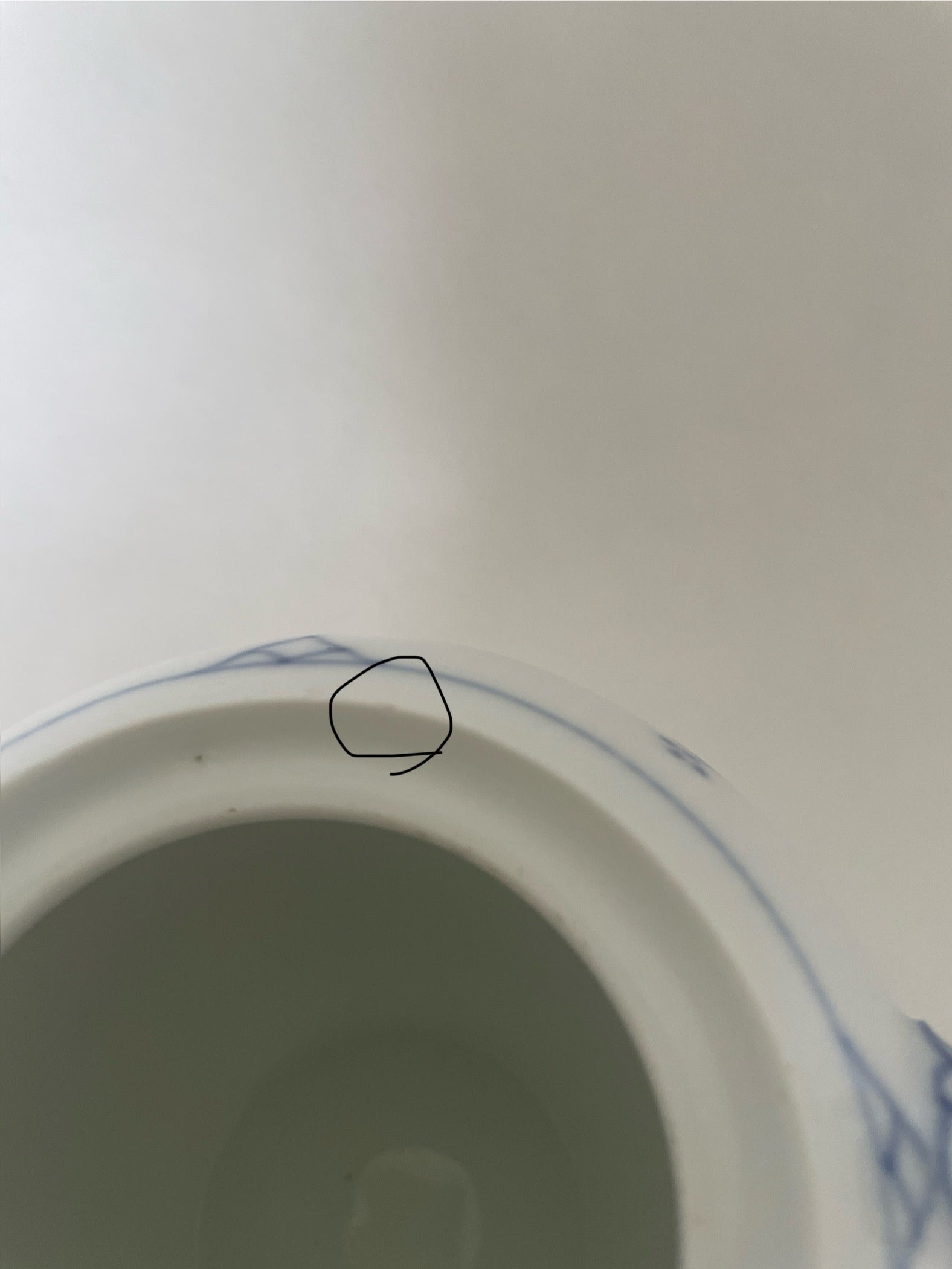 Royal Copenhagen Musselmalet Riflet tekande med låg nr. 1/257
