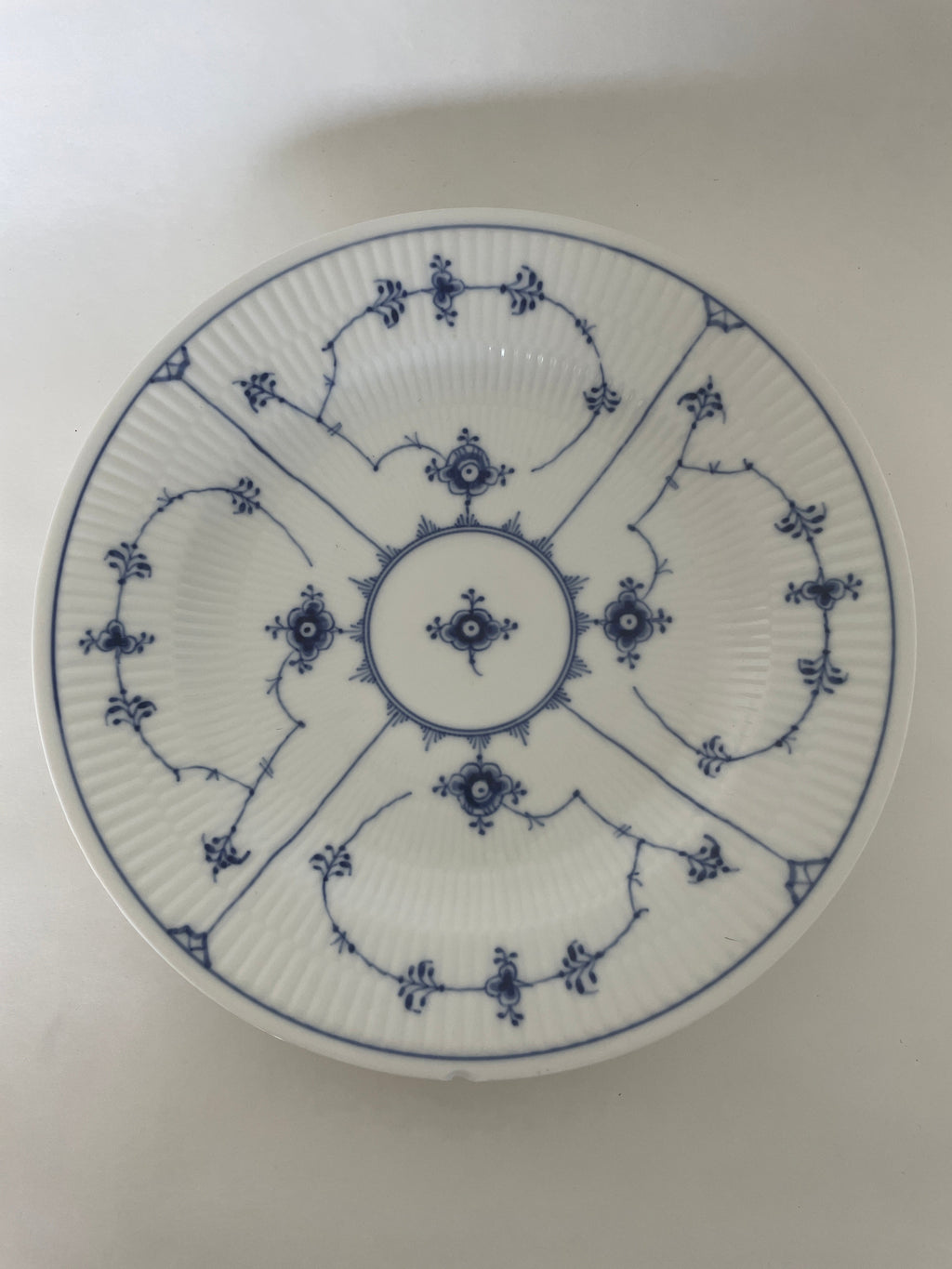 Royal Copenhagen Musselmalet Riflet middagstallerken nr. 1/175