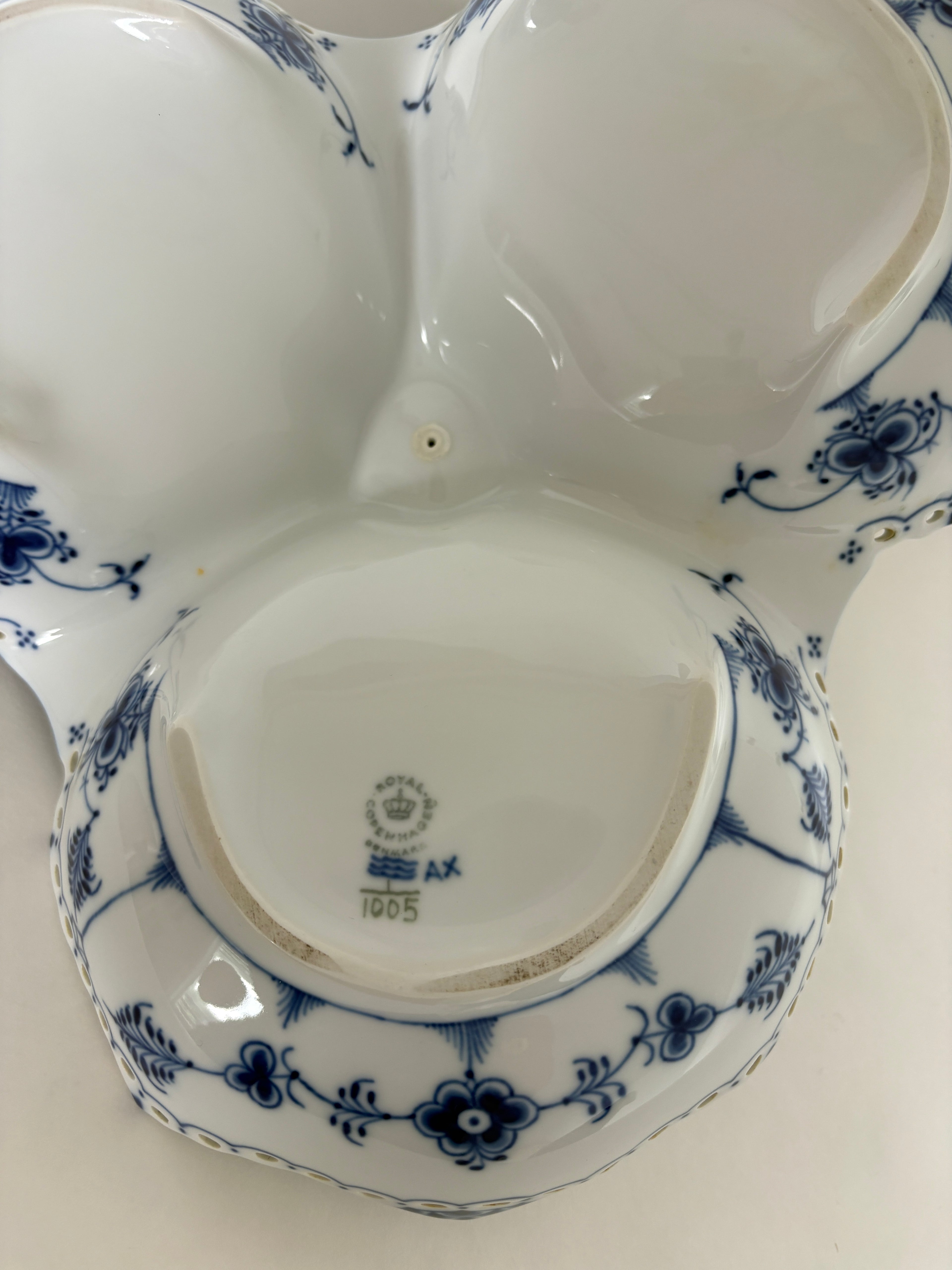 Royal Copenhagen Musselmalet Helblonde kabaretfad nr. 1/1005