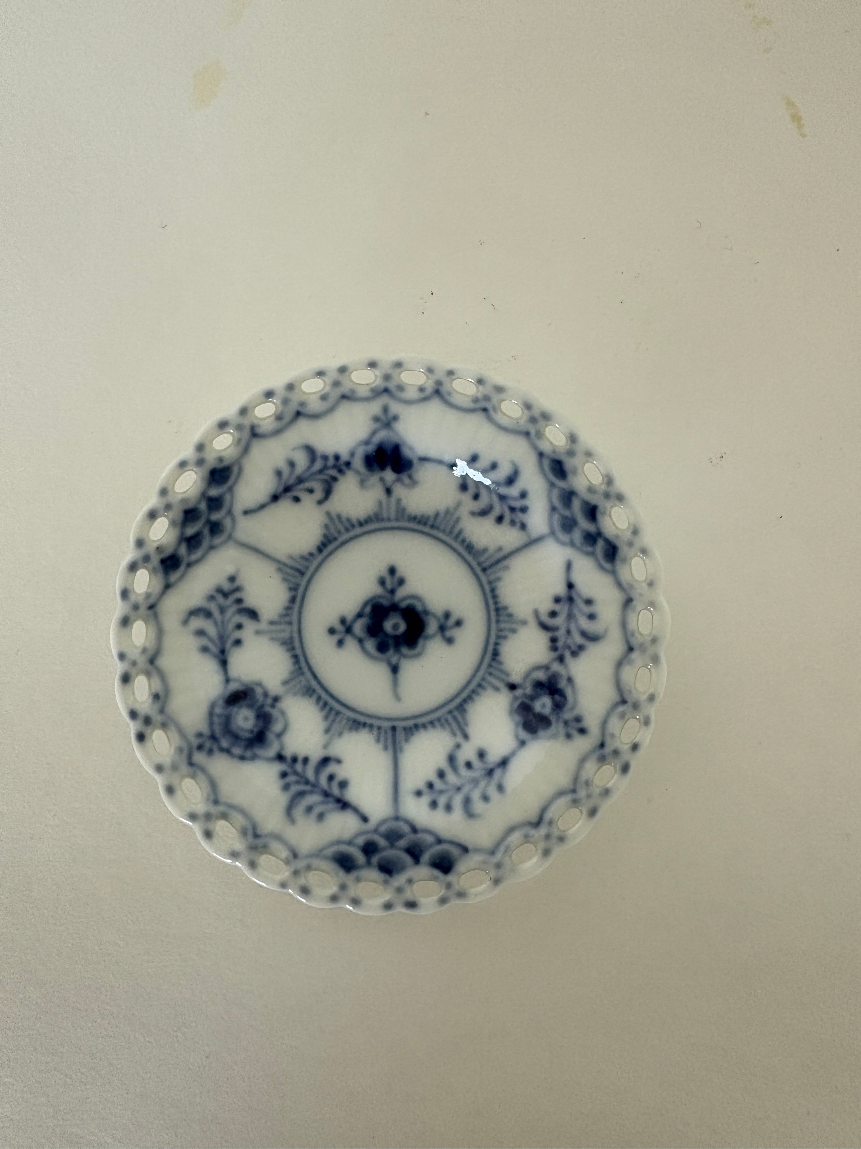 Royal Copenhagen Musselmalet helblonde smørasiet nr. 1004