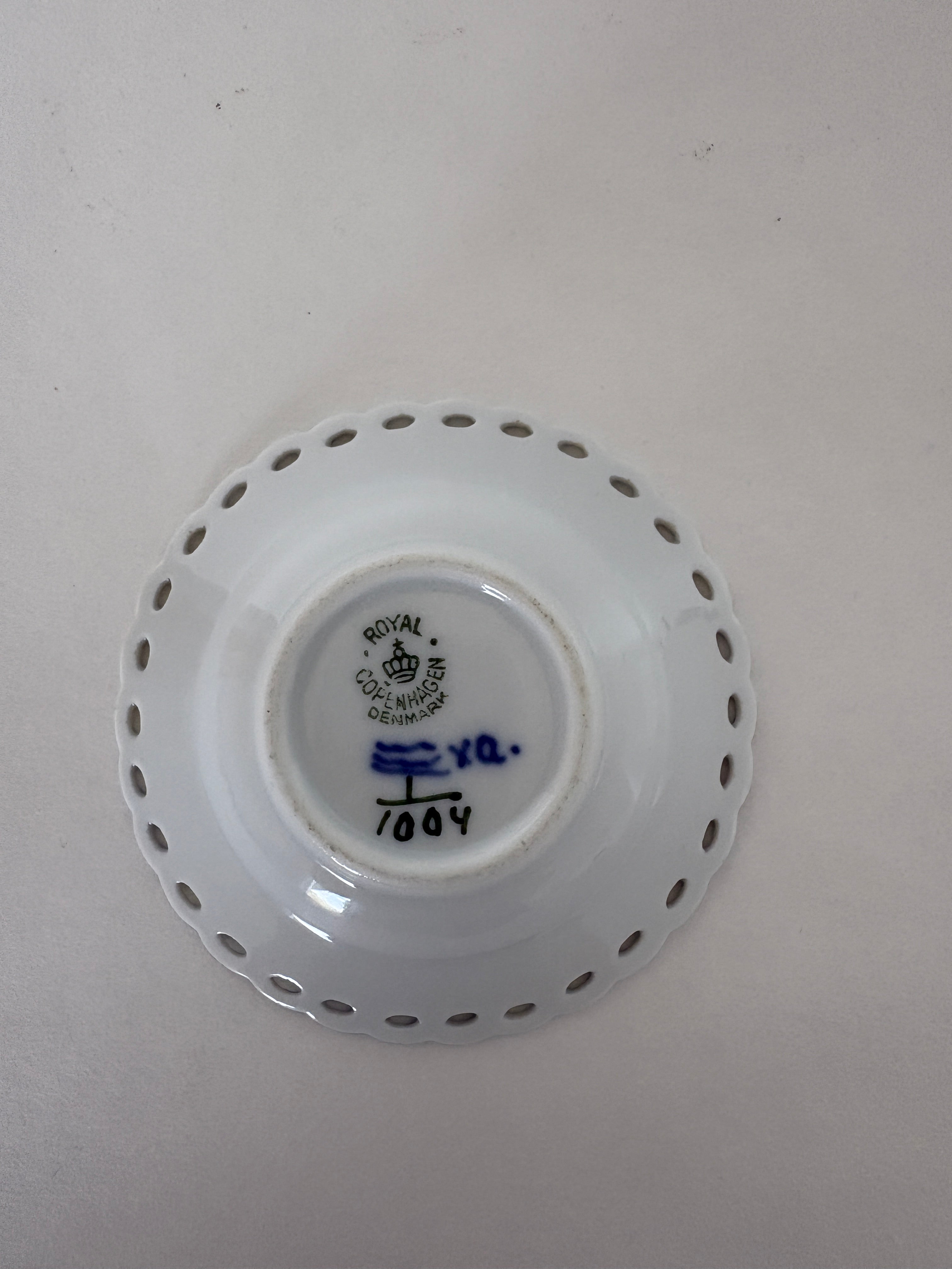 Royal Copenhagen Musselmalet helblonde smørasiet nr. 1004