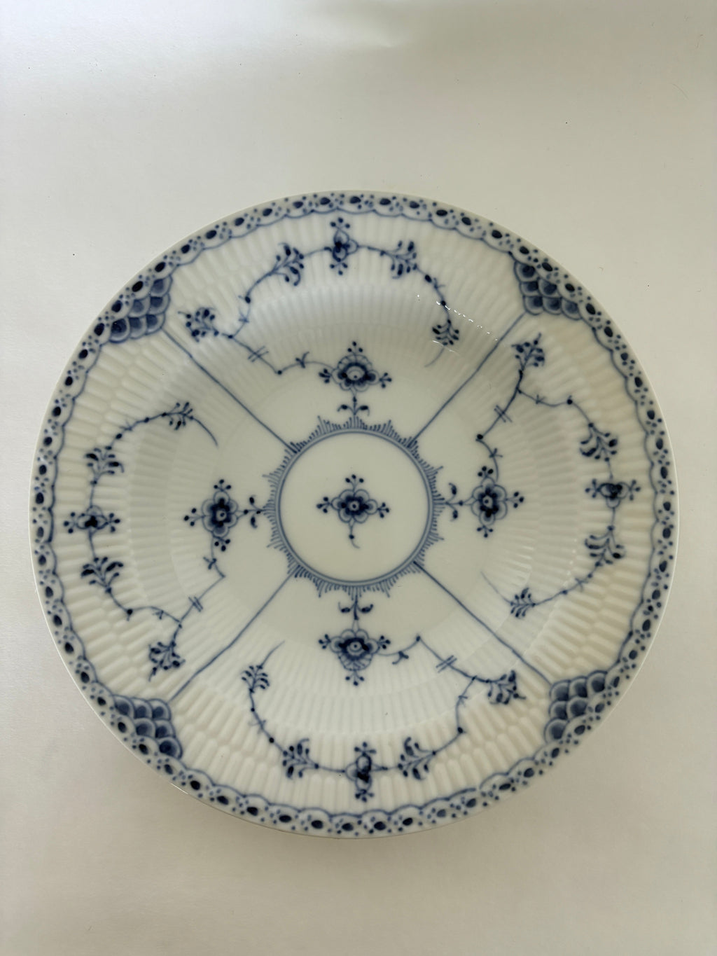 Royal Copenhagen Musselmalet Halvblonde dyb tallerken nr. 1/566