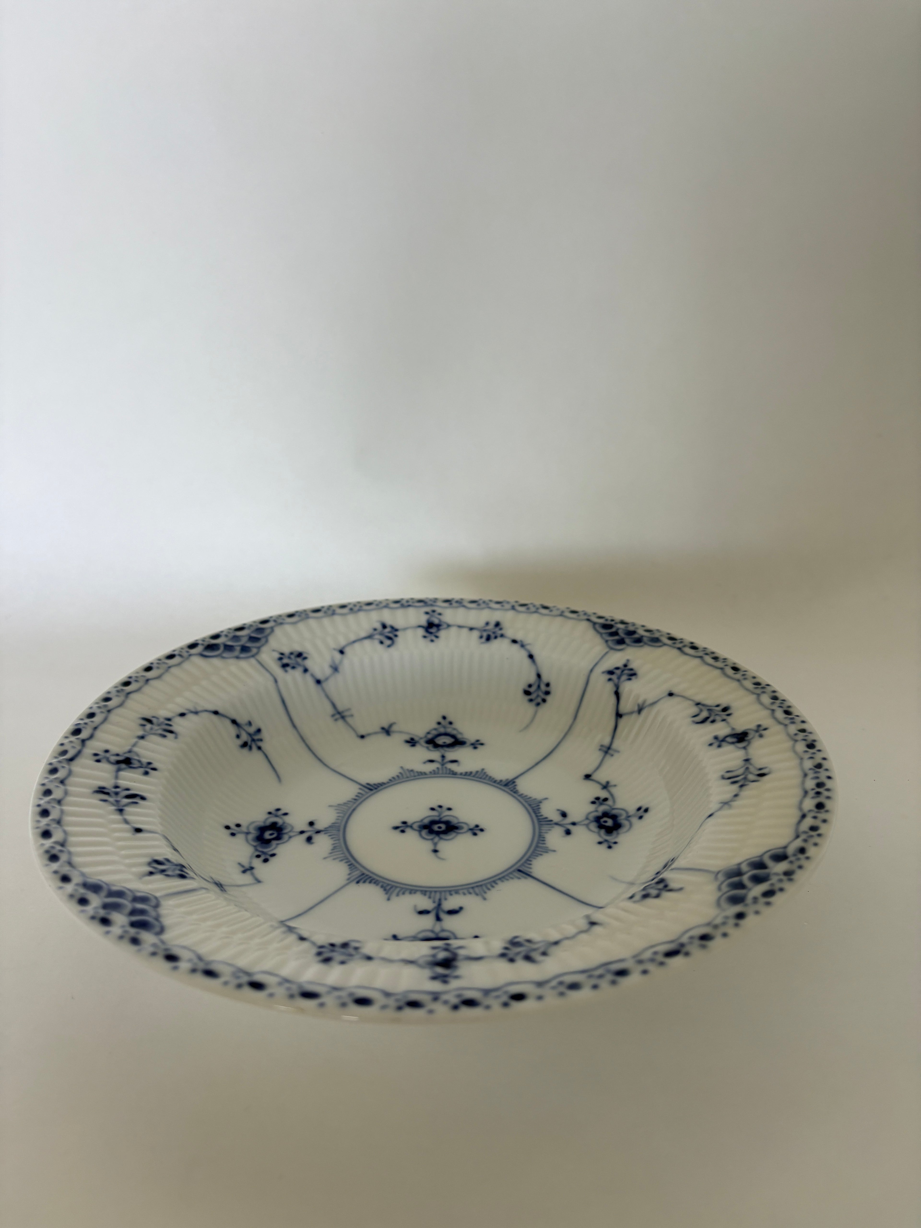 Royal Copenhagen Musselmalet Halvblonde dyb tallerken nr. 1/566