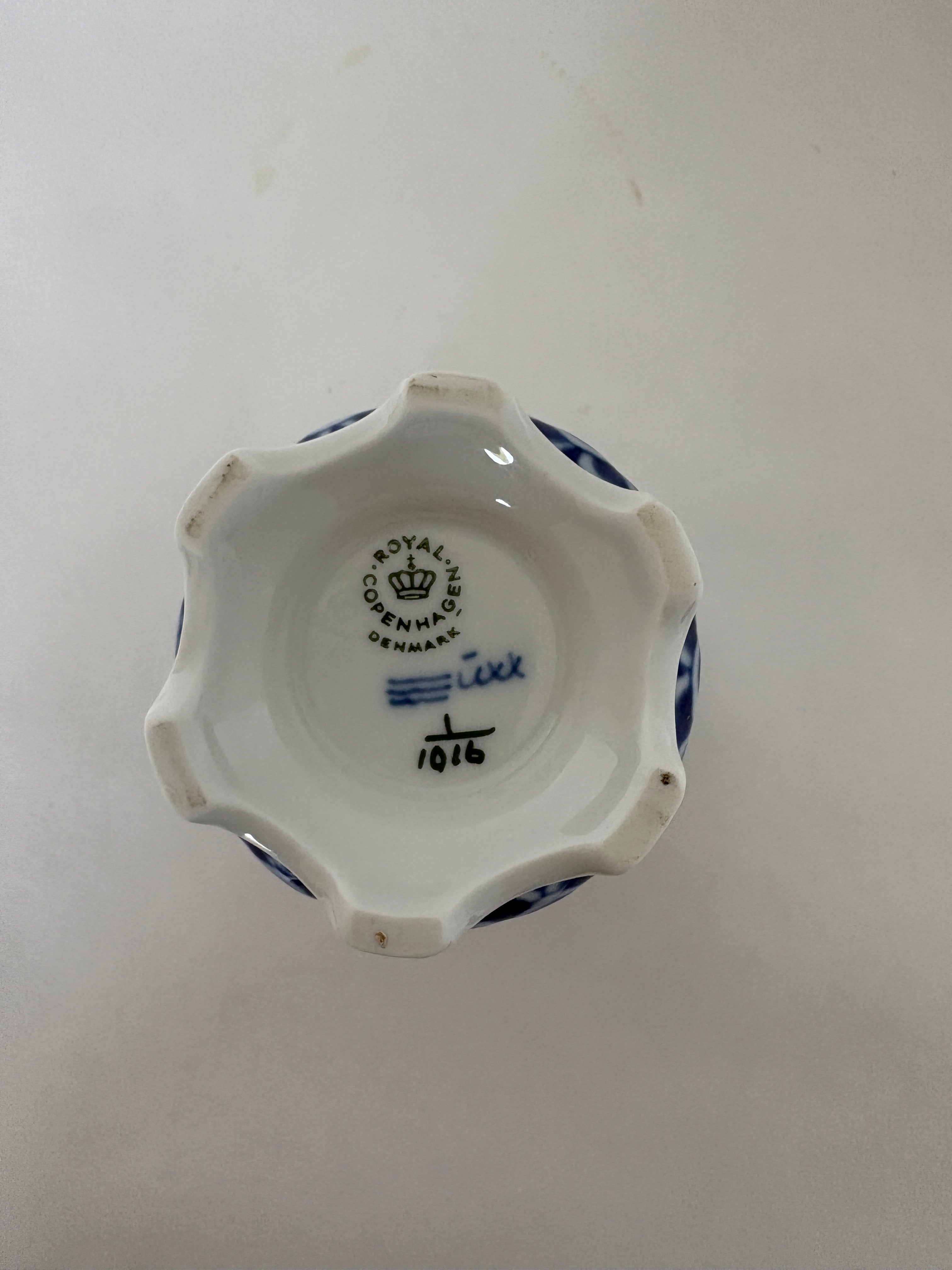 Royal Copenhagen Musselmalet Helblonde bæger nr. 1/1016
