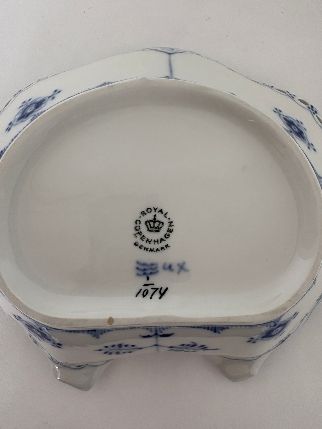 Royal Copenhagen Musselmalet Helblonde asiet nr. 1/1074