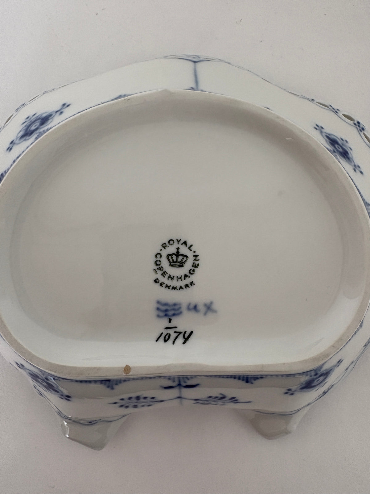 Royal Copenhagen Musselmalet Helblonde asiet nr. 1/1074