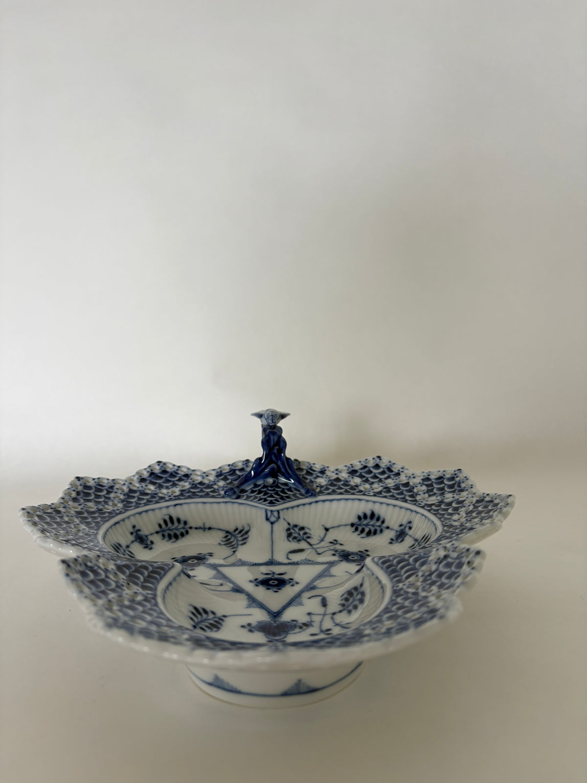 Royal Copenhagen Musselmalet Helblonde kagefad nr. 1/1077