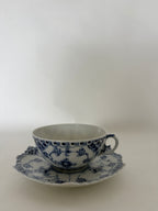 Royal Copenhagen Musselmalet Halvblonde tekop med underkop nr. 1/1130