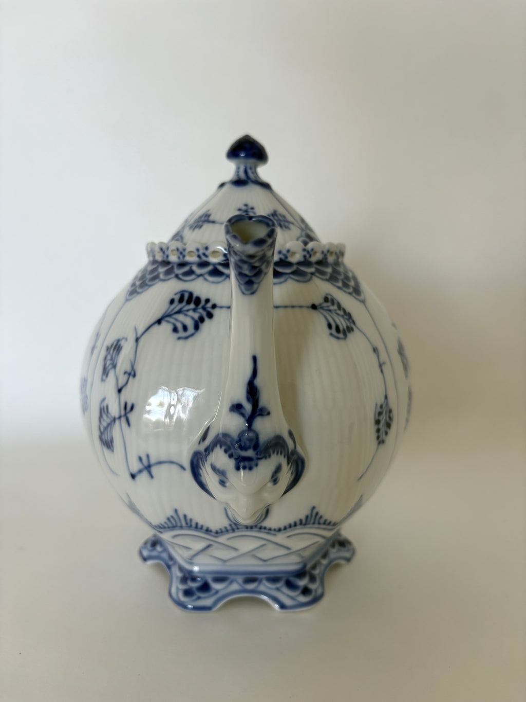 Royal Copenhagen Musselmalet Helblonde djævlehoved tekande med låg nr. 1/1119