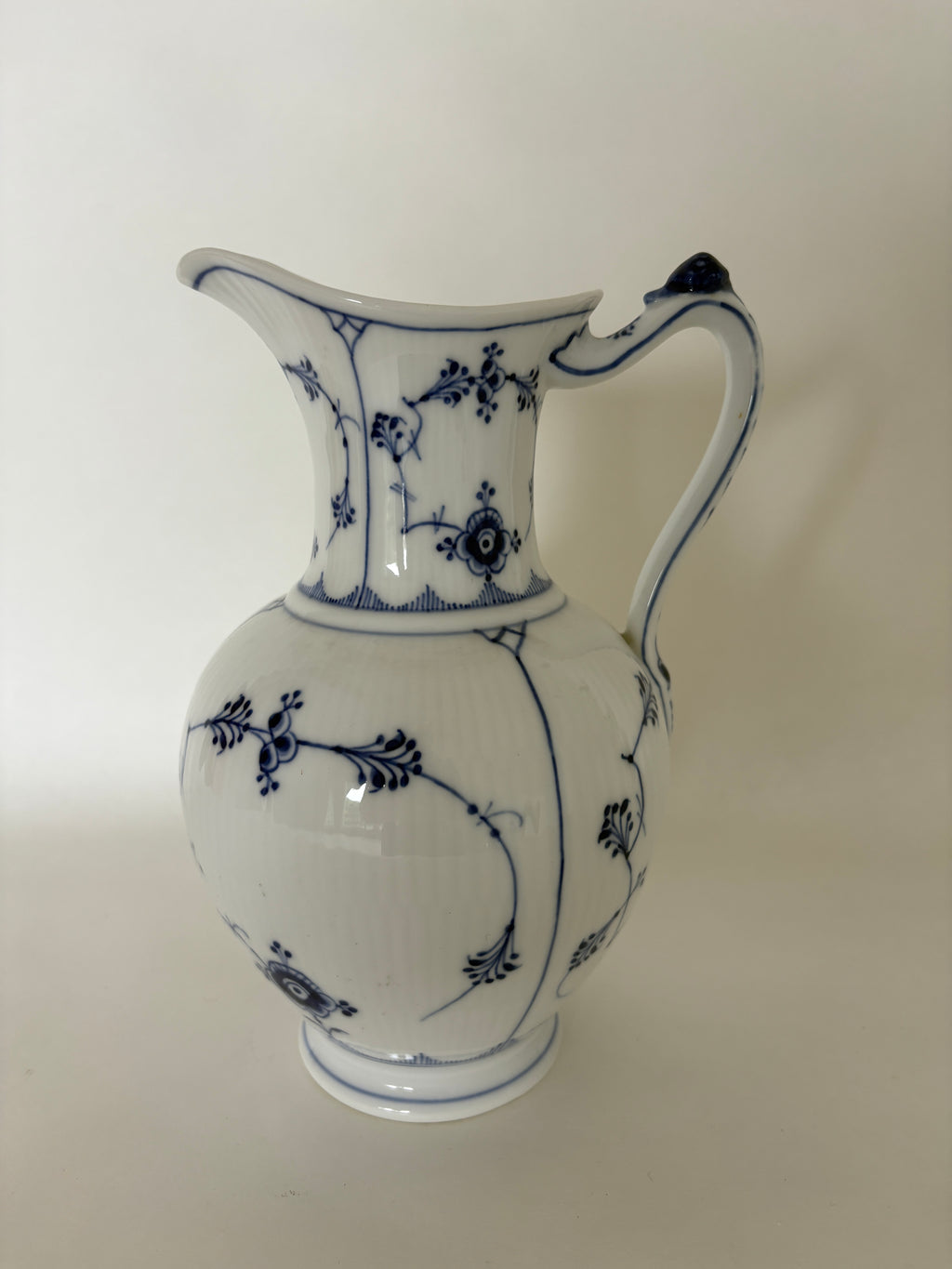 Royal Copenhagen Musselmalet Riflet chokoladekande med låg nr. 1/482
