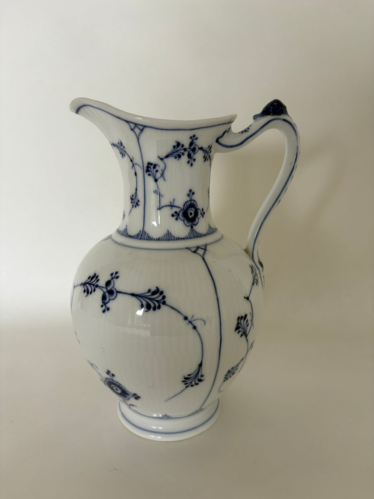 Royal Copenhagen Musselmalet Riflet chokoladekande med låg nr. 1/482