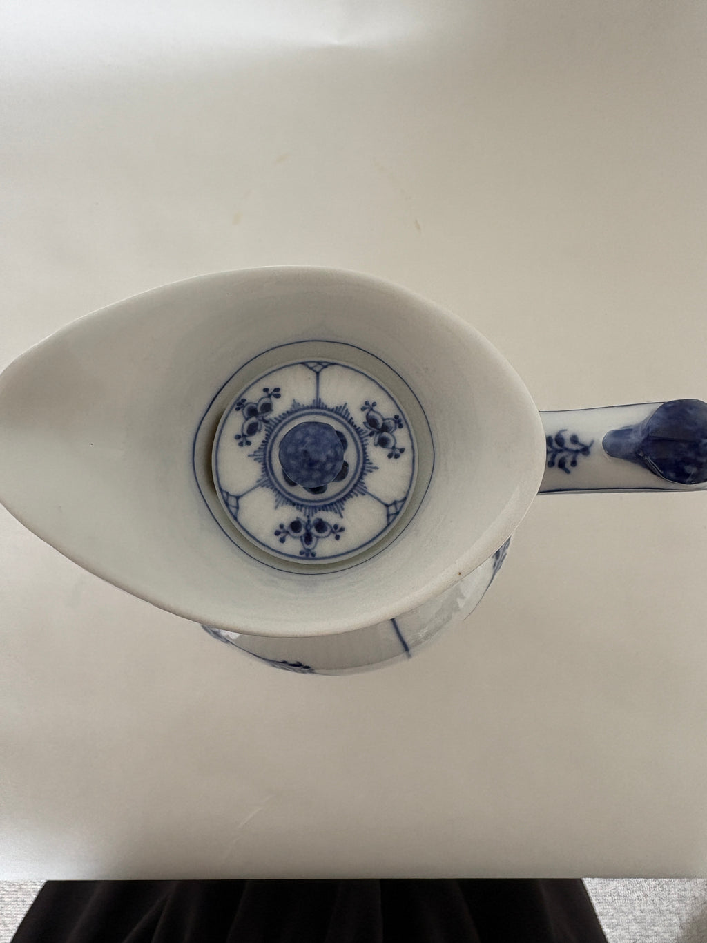 Royal Copenhagen Musselmalet Riflet chokoladekande med låg nr. 1/482