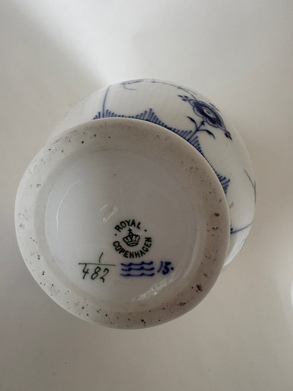 Royal Copenhagen Musselmalet Riflet chokoladekande med låg nr. 1/482