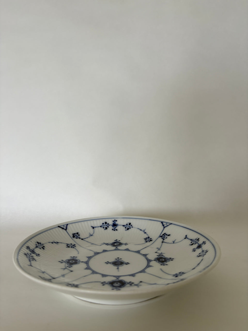 Royal Copenhagen Musselmalet Riflet asiet nr. 1/11