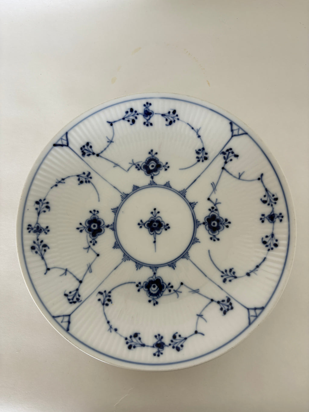 Royal Copenhagen Musselmalet Riflet asiet nr. 1/11